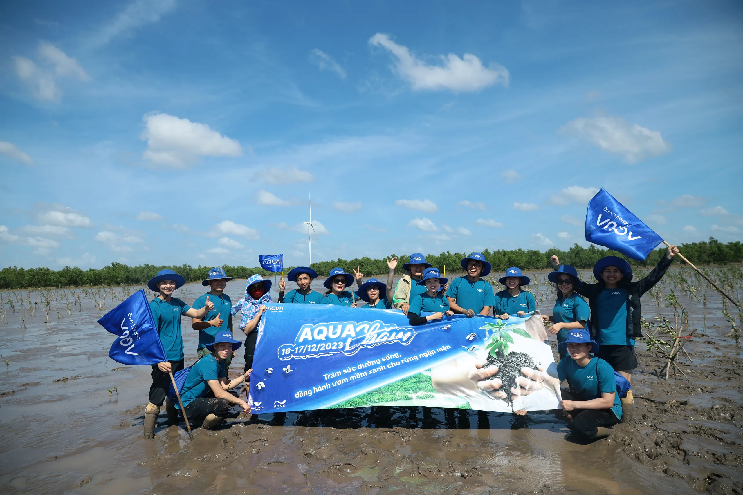 AQUA Việt Nam góp sức trồng rừng ngập mặn tại Sóc Trăng, hướng đến sứ mệnh chăm sóc môi trường bền vững