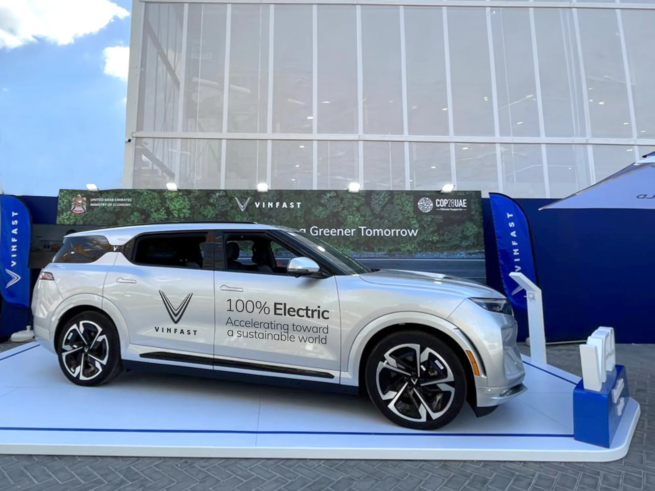 VinFast trưng bày mẫu SUV điện VF 9 tại COP28