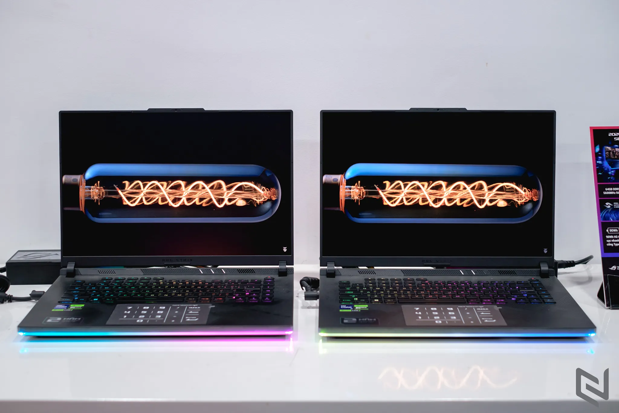 Trên tay laptop gaming ASUS ROG Strix SCAR 18 (2024): Màn hình 18-inch Mini LED cùng với Intel Gen 14-Hx mạnh mẽ nhất hiện nay