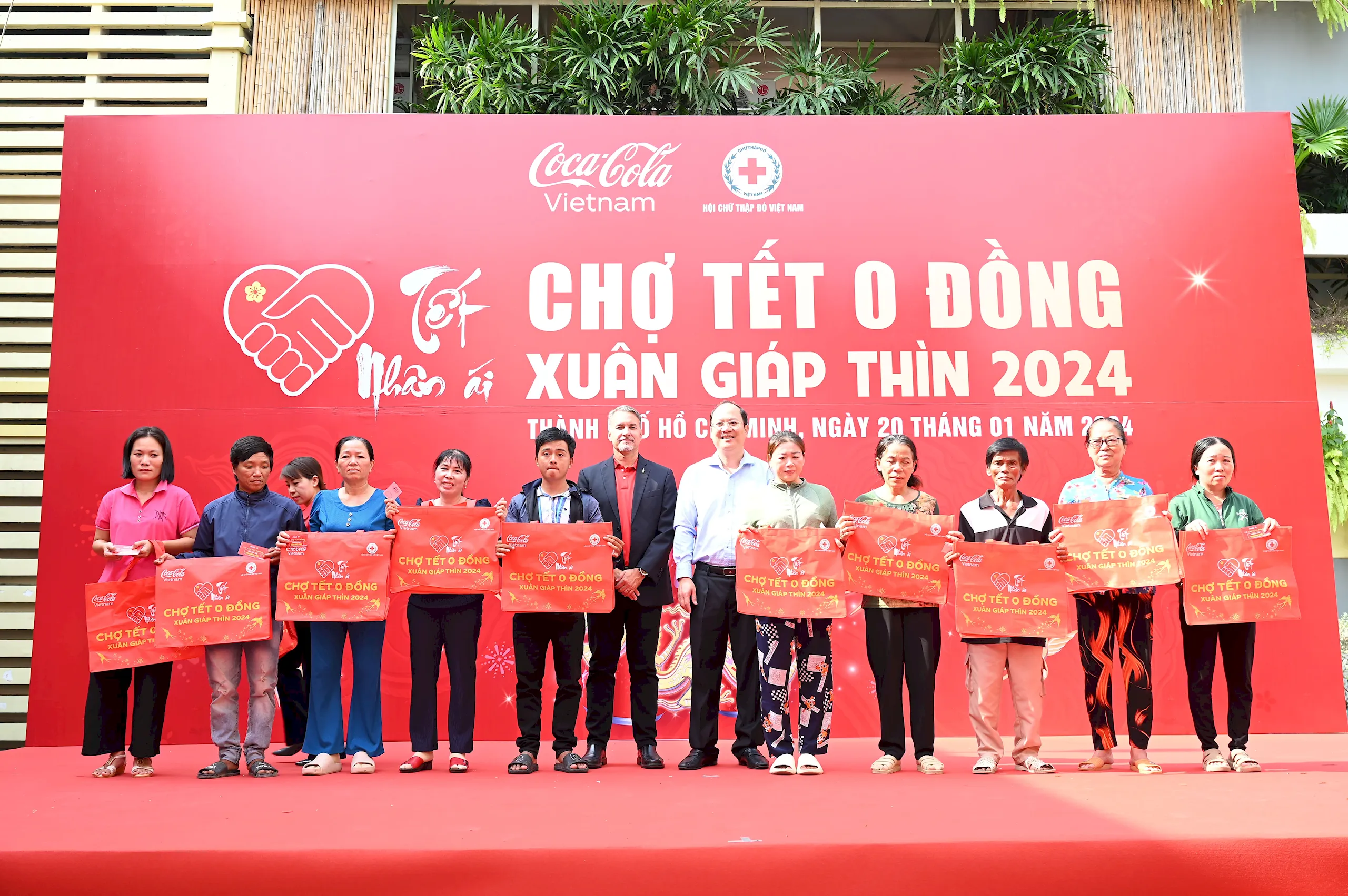 Coca-Cola sum họp 1,000 gia đình Việt đón Tết và gửi ngàn lời chúc vì một Việt Nam thịnh vượng