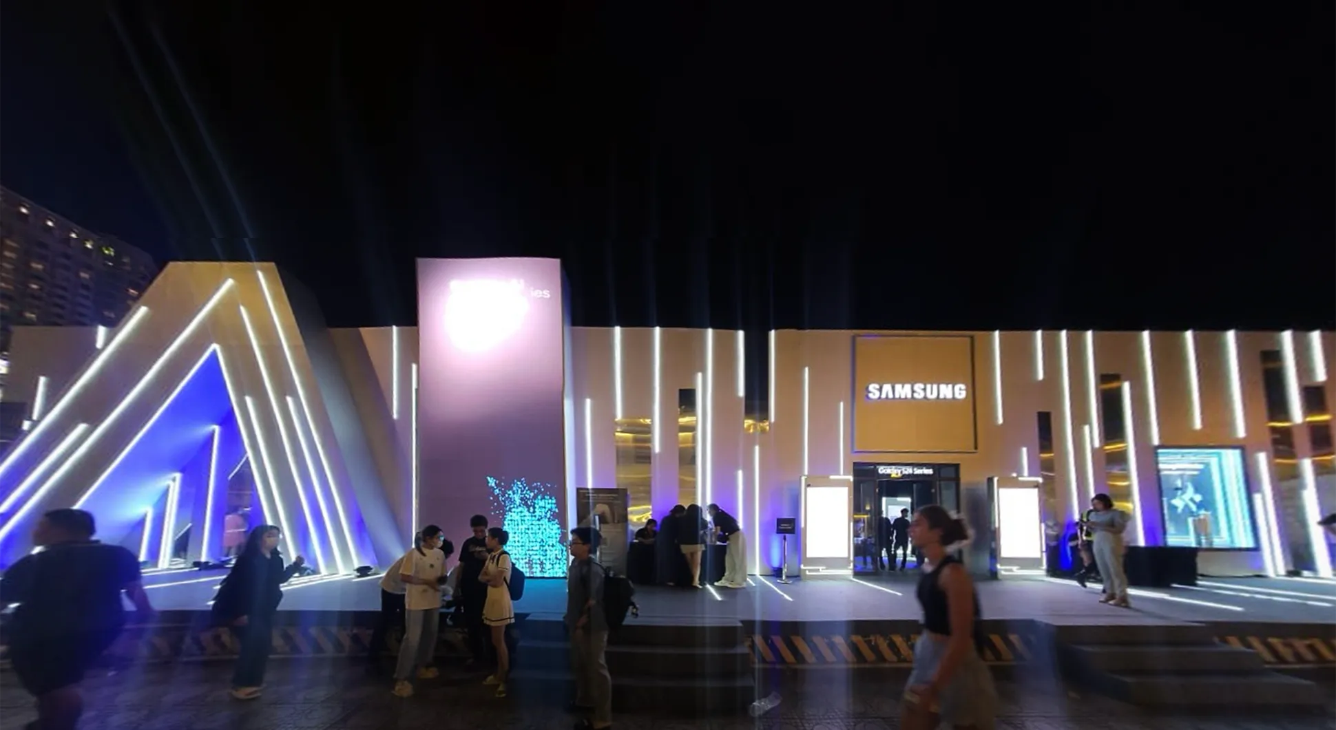 Samsung đánh dấu kỷ nguyên quyền năng mới của điện thoại cùng Galaxy S24 Series với chuỗi sự kiện quy mô chưa từng có tại Việt Nam