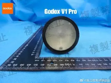 Xuất hiện ảnh thực tế của đèn flash Godox V1 Pro