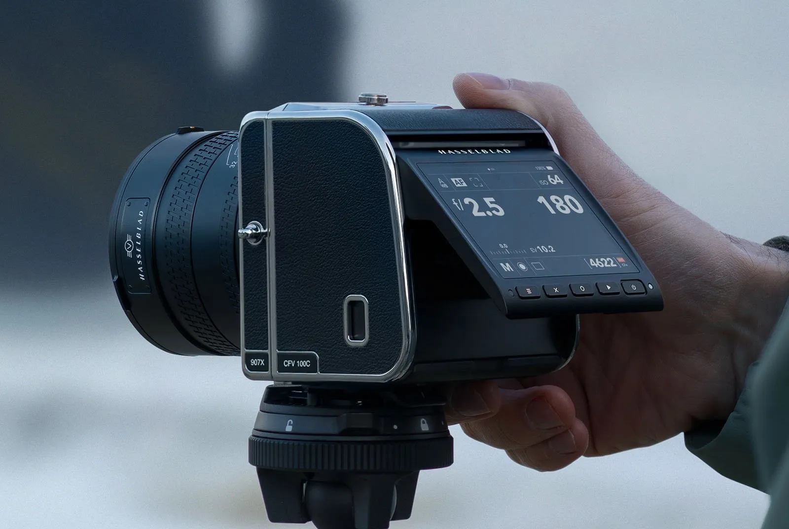 Hasselblad ra mắt CFV 100C mới, kết hợp cùng module 907X mang đến bộ combo máy ảnh 100MP linh hoạt