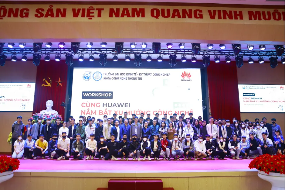 Huawei vinh danh 06 sinh viên chiến thắng cuộc thi ICT Competition Vietnam 2023 - 2024