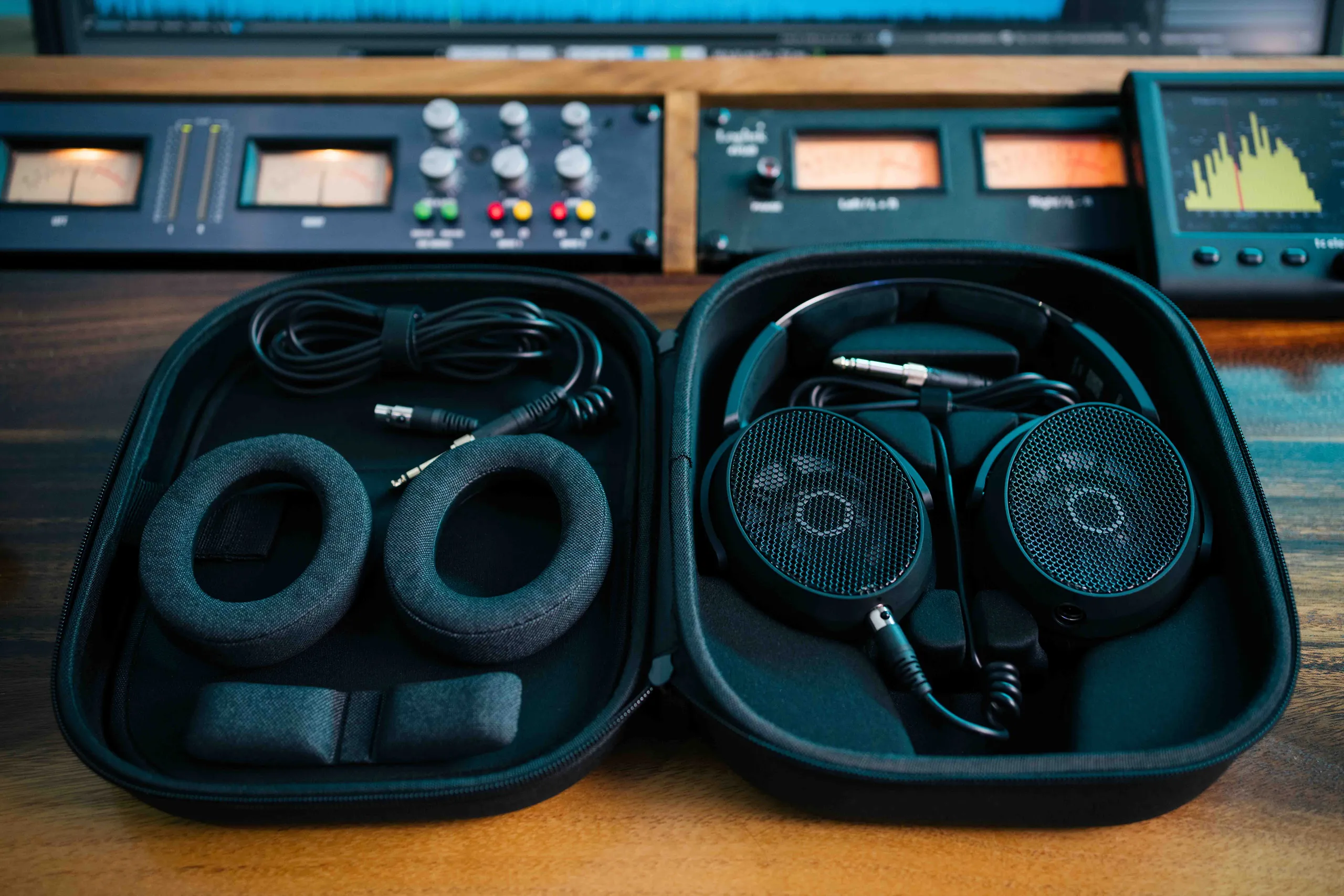 Tai nghe kiểm âm Sennheiser HD 490 PRO ra mắt: Nâng tầm trải nghiệm mixing và mastering