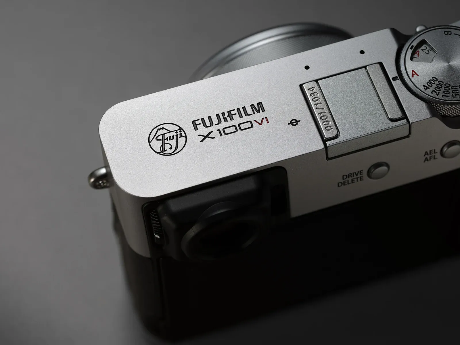 Fujifilm áp dụng luật chống đầu cơ cho Fujifilm X100VI phiên bản giới hạn