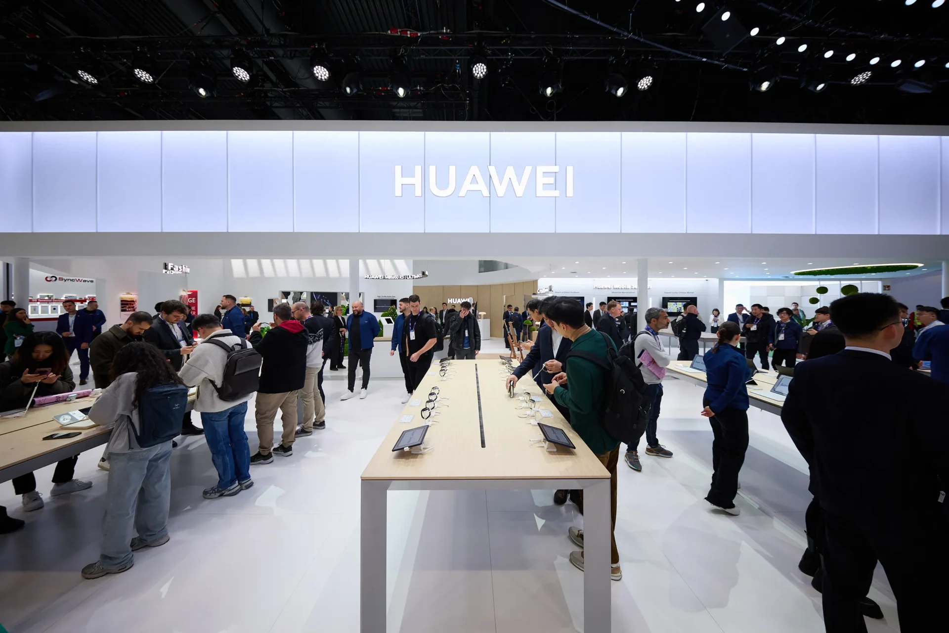 Huawei tạo ấn tượng tại MWC 2024