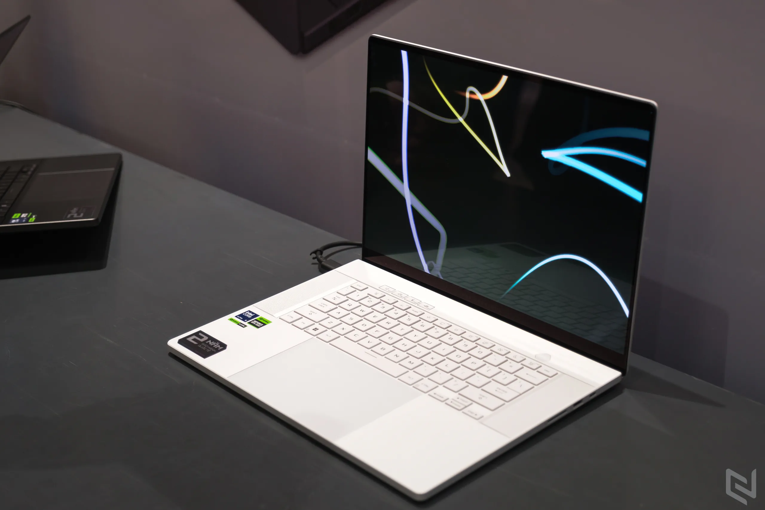 ASUS ROG ra mắt bộ đôi laptop gaming ROG Zephyrus G14 và G16