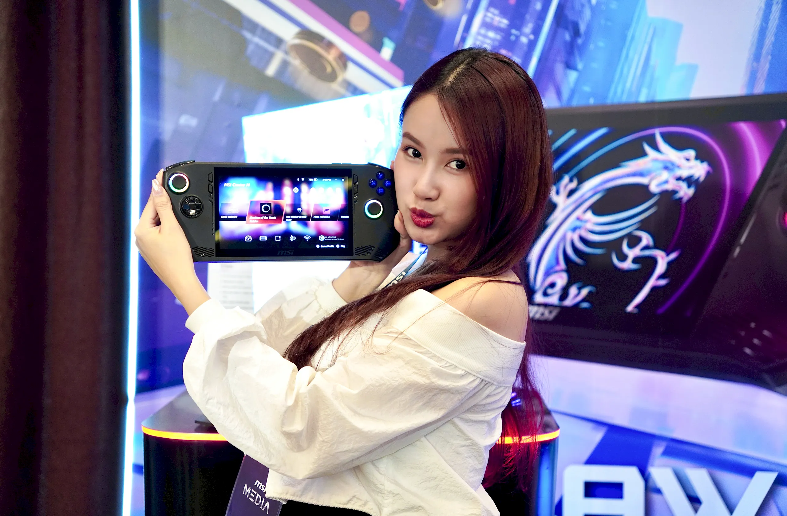 Máy chơi game cầm tay đầu tiên trang bị vi xử lí Intel Core Ultra – MSI Claw chính thức có mặt tại Việt Nam, giá từ 21 triệu đồng