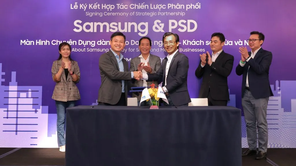 Samsung hợp tác với Công ty Cổ phần Dịch vụ Phân phối Tổng hợp Dầu khí, cung cấp các thiết bị hiển thị chuyên dụng cho doanh nghiệp, khách sạn vừa và nhỏ
