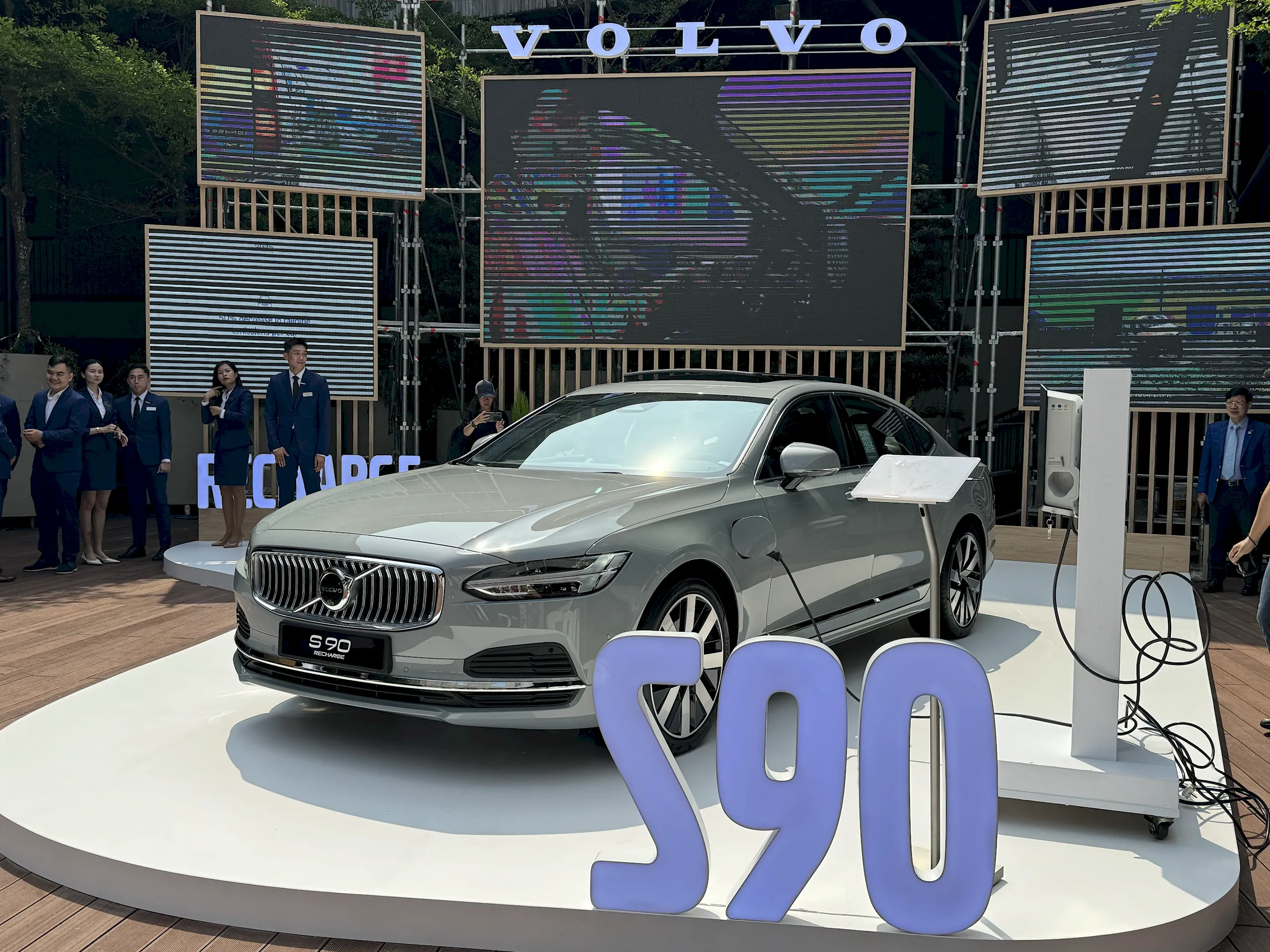 Volvo Car Việt Nam mở màn năm 2024 với loạt sáng kiến mới mẻ, chủ đề “Recharge to Shine - Tái tạo năng lượng để tỏa sáng”