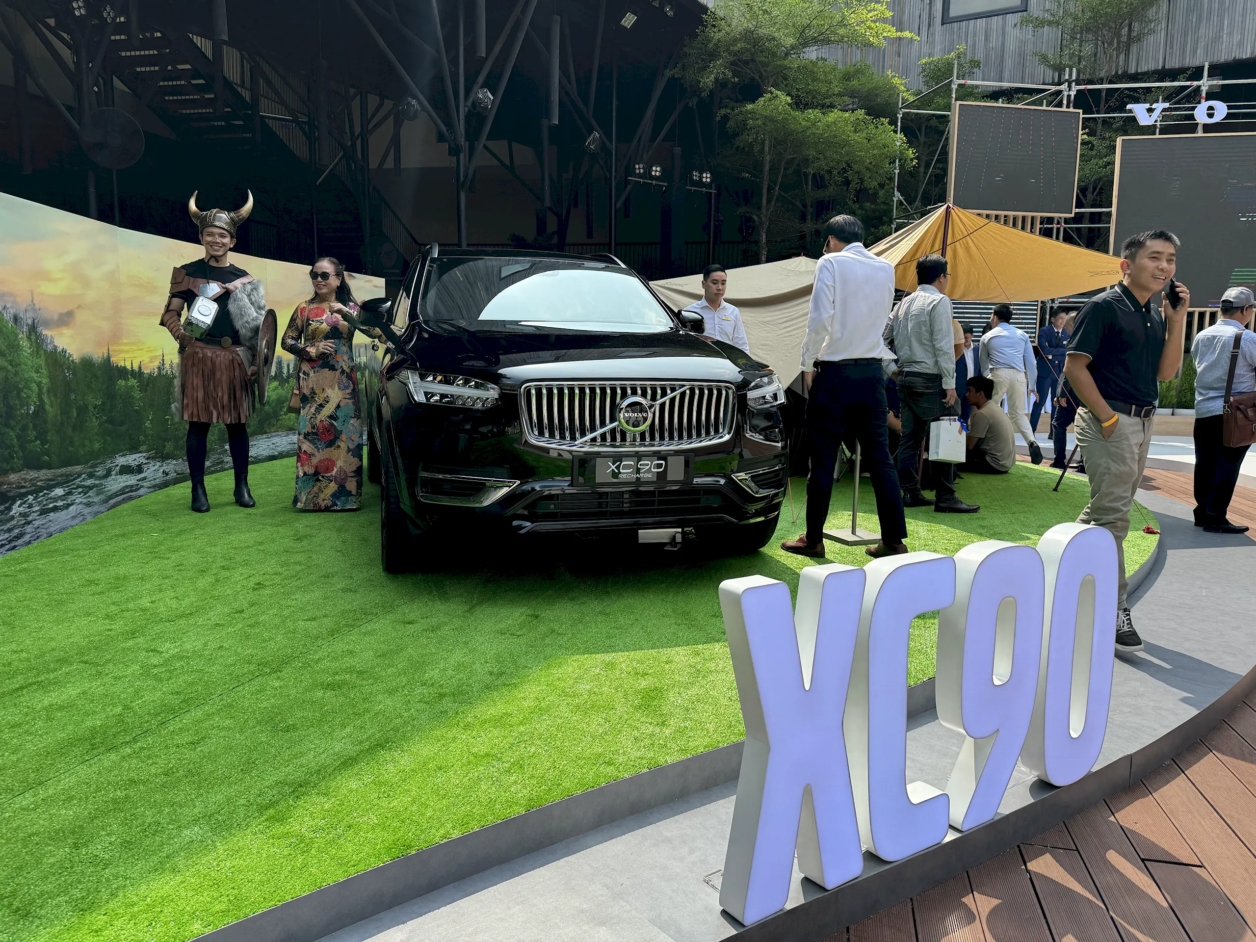 Volvo Car Việt Nam mở màn năm 2024 với loạt sáng kiến mới mẻ, chủ đề “Recharge to Shine - Tái tạo năng lượng để tỏa sáng”