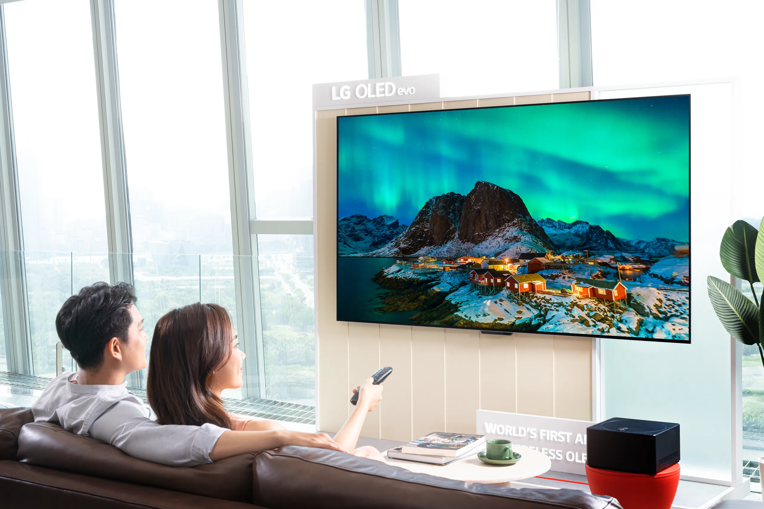 LG OLED evo M4: TV OLED không dây đầu tiên trên thế giới ra mắt tại Việt Nam