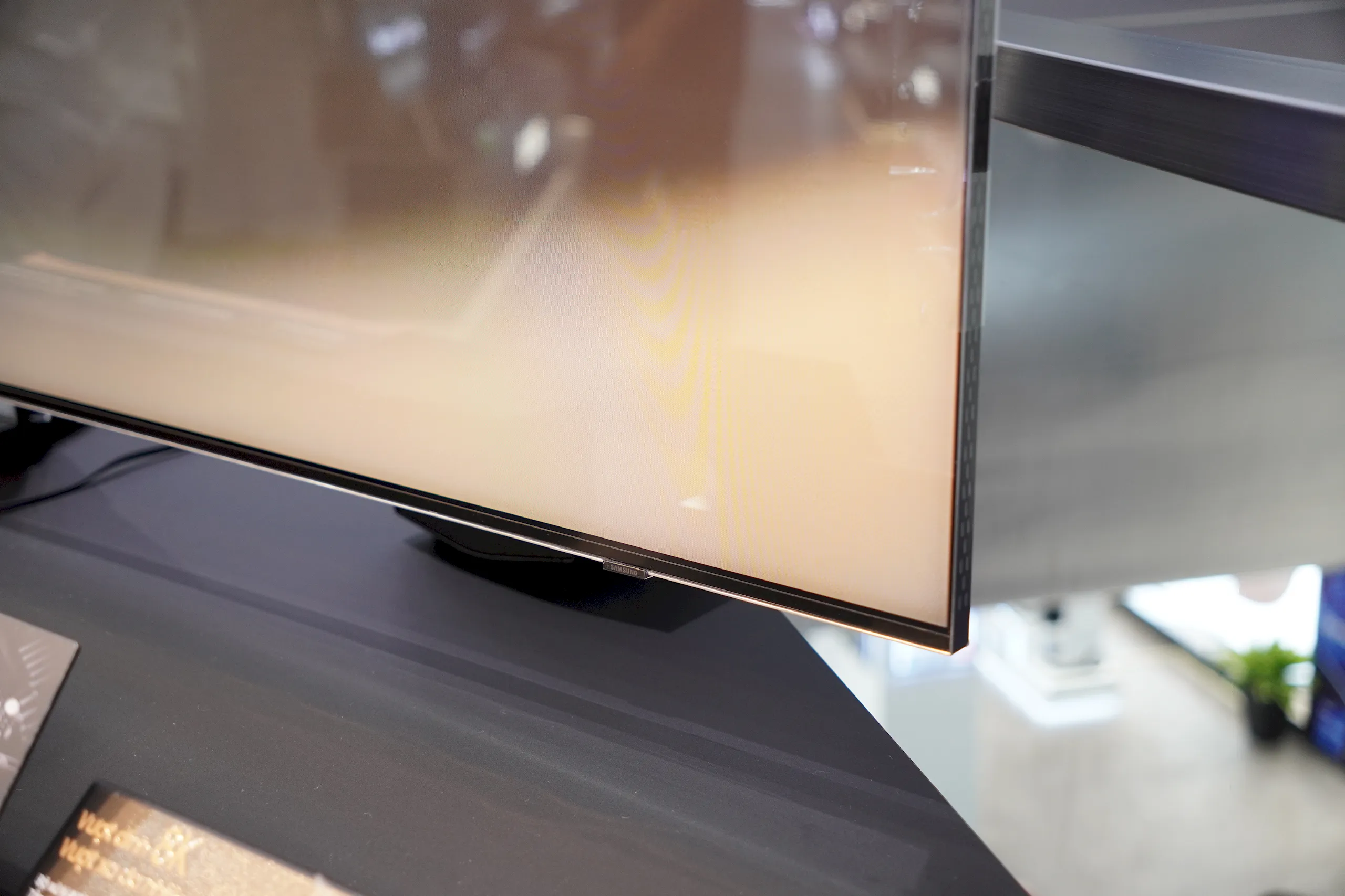 Trải nghiệm Samsung AI TV 2024 tại siêu thị điện máy - Hình ảnh và âm thanh ấn tượng nhờ AI