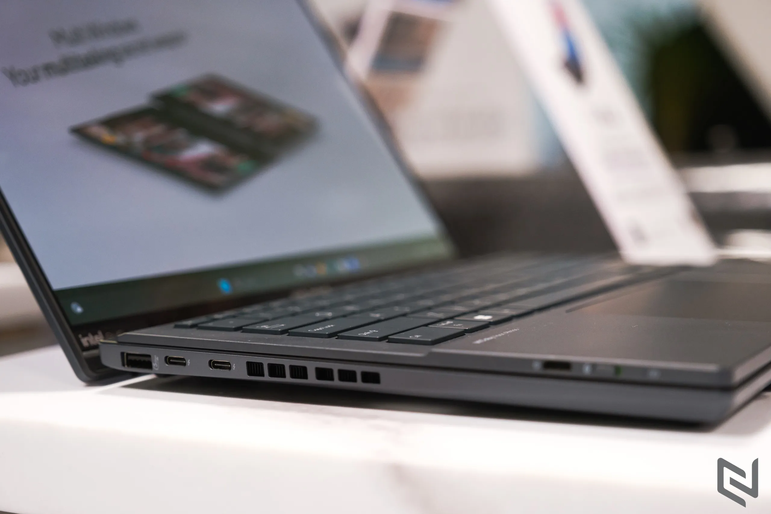 ASUS giới thiệu Zenbook DUO: Laptop 2 màn hình OLED đầu tiên trên thế giới