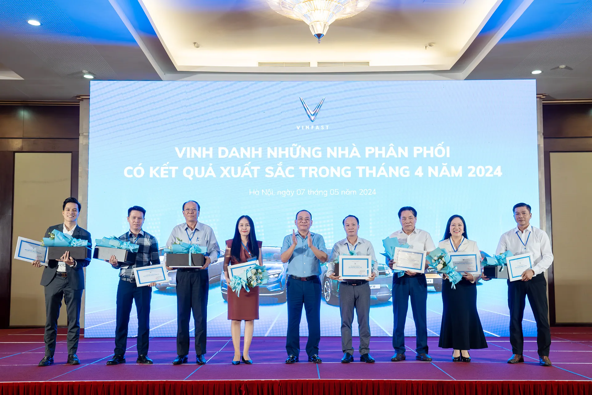 VinFast VF 3 ra mắt với giá chỉ từ 235 triệu đồng, bứt phá phân khúc xe điện mini