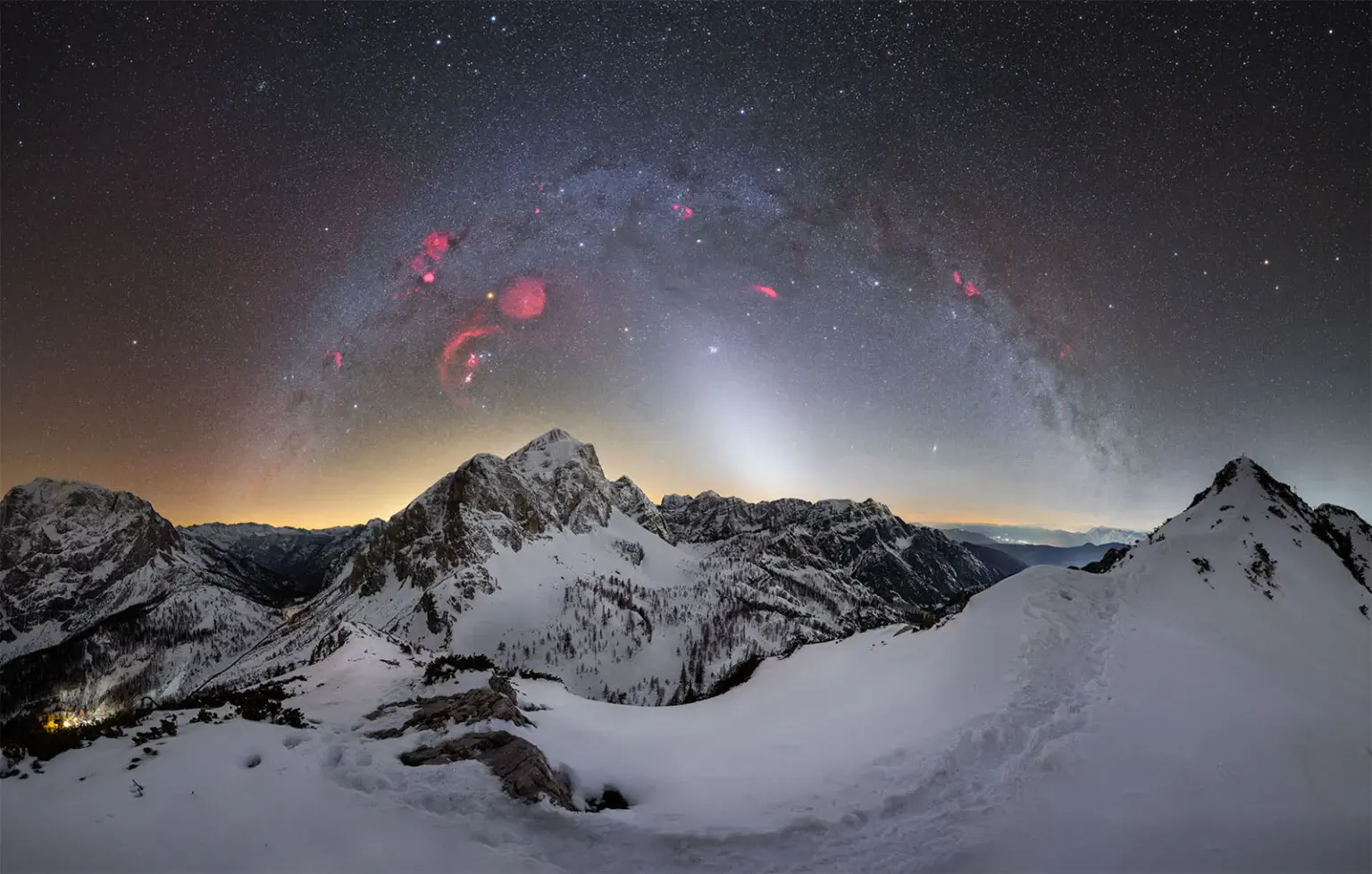 15 ảnh chụp Dải Ngân Hà đẹp nhất trong năm 2024