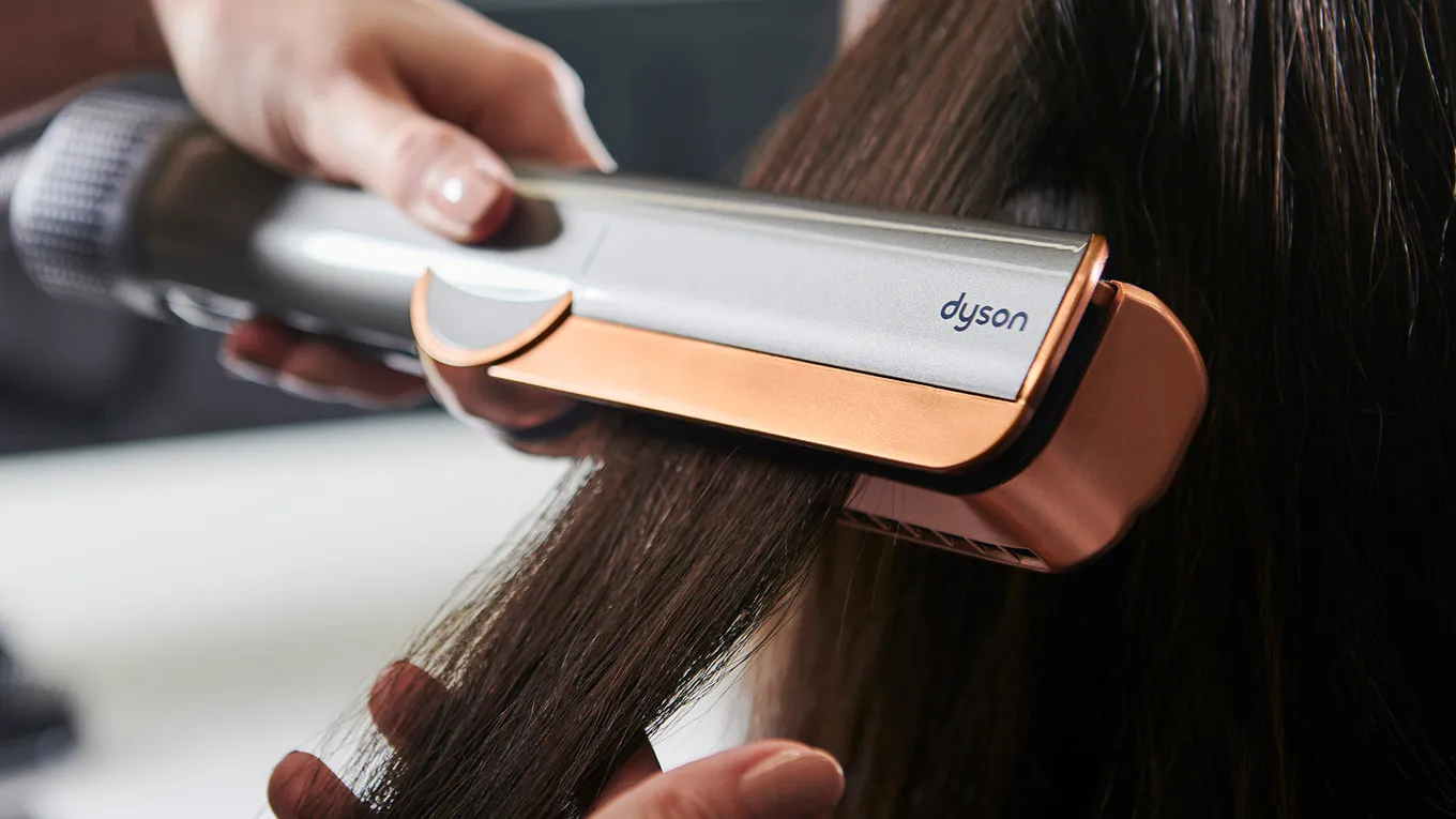 Dyson Airstrait: Máy sấy duỗi tóc “không nhiệt”, bảo vệ tóc tối ưu