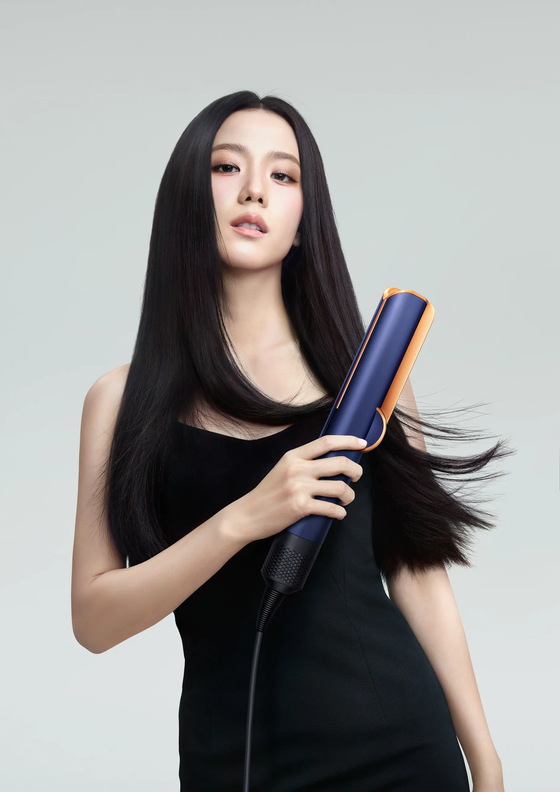 Dyson Airstrait có mặt tại Việt Nam: Máy sấy duỗi tóc 2 trong 1, tạo kiểu tóc suôn mượt tự nhiên, không hư tổn