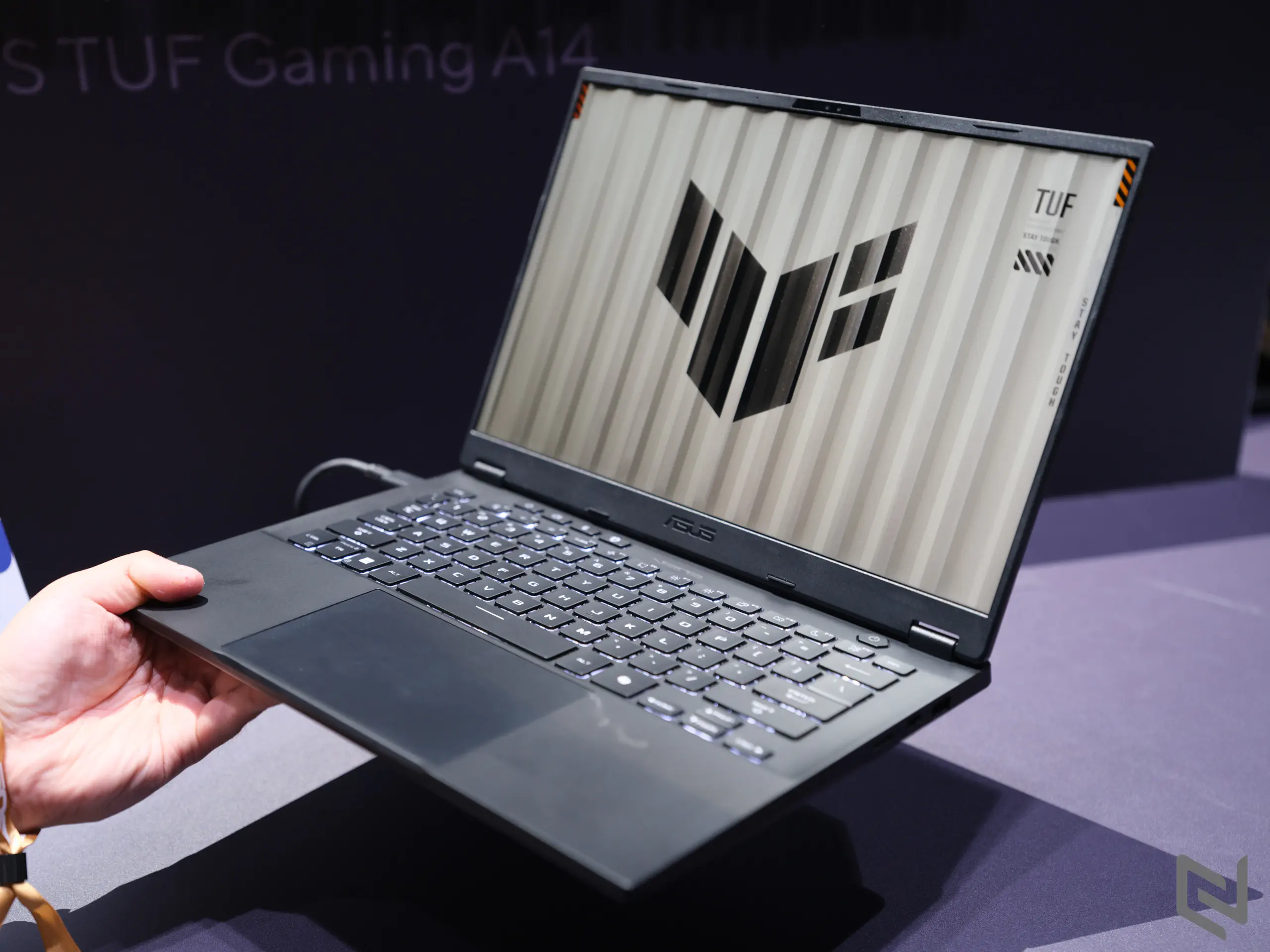 ASUS ROG giới thiệu 03 laptop gaming mạnh nhất cho AI với bộ xử lý AMD Ryzen AI 300 Series