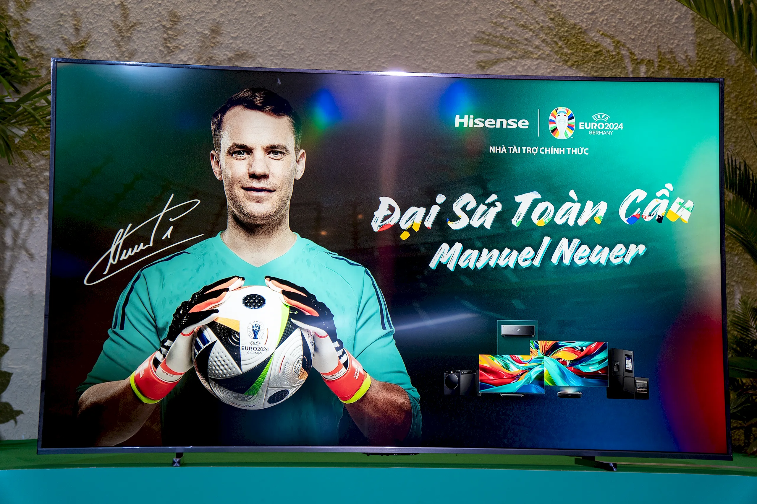 Hisense chào đón UEFA EURO 2024 với chiến dịch "Dẫn đầu công nghệ, bùng nổ EURO", hợp tác với Viettel trở thành nhà tài trợ phát sóng chính thức cho giải đấu này