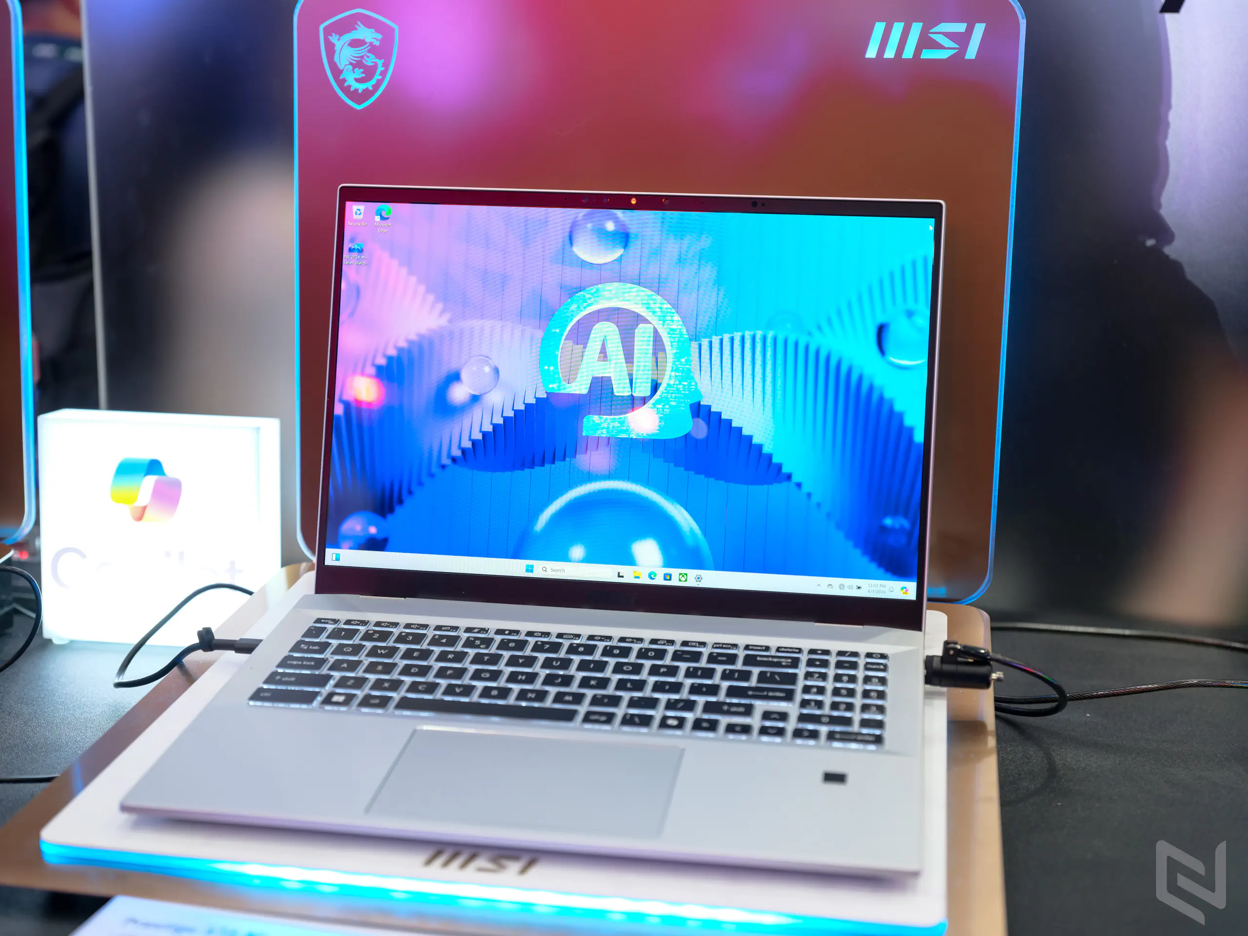 MSI trình diễn loạt laptop AI đột phá và máy chơi game MSI Claw 8 AI+ tại COMPUTEX 2024