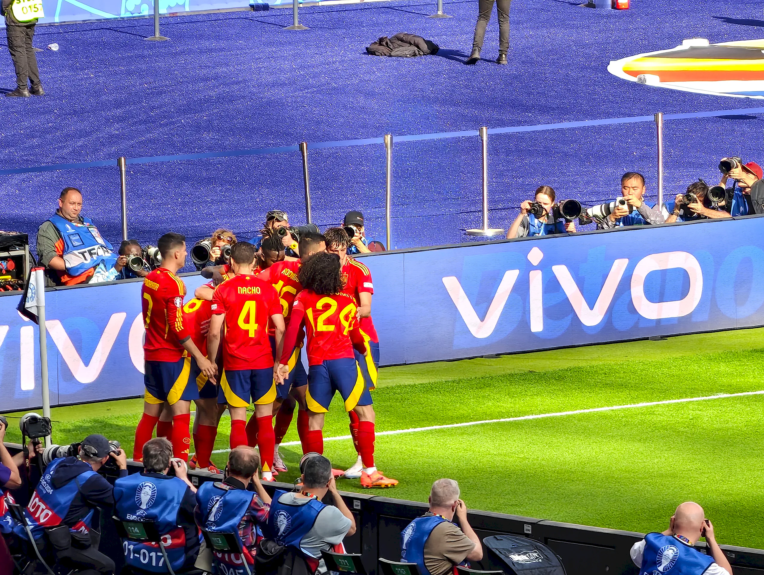 vivo tự hào là Smartphone chính thức của UEFA EURO 2024