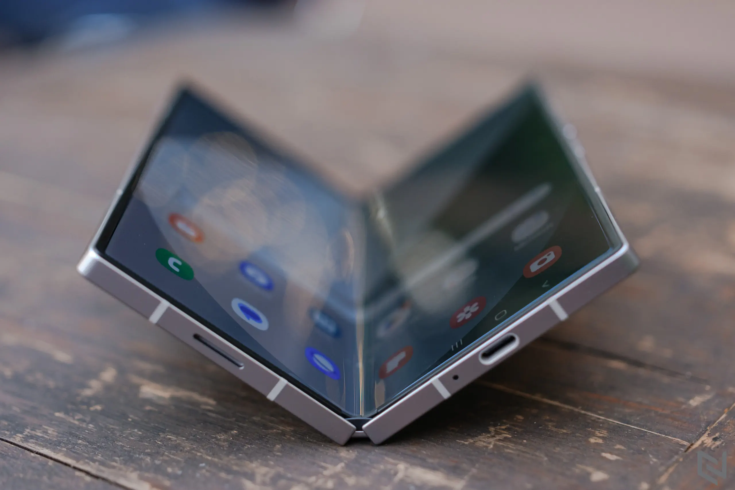 Mở hộp Samsung Galaxy Z Fold6 chính thức