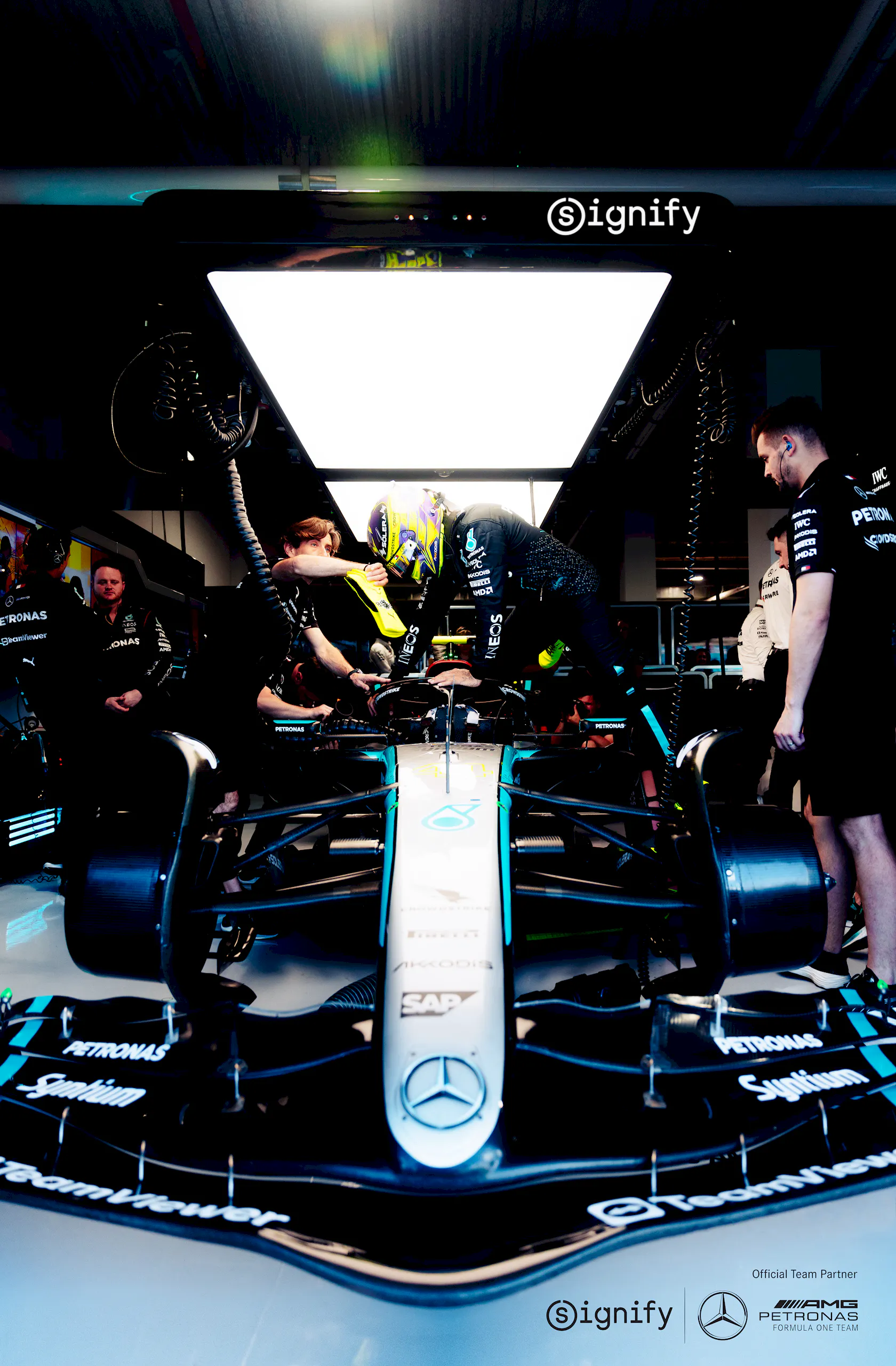 Signify và Mercedes-AMG PETRONAS F1: Hợp tác chiến lược thúc đẩy sự sáng tạo và bền vững