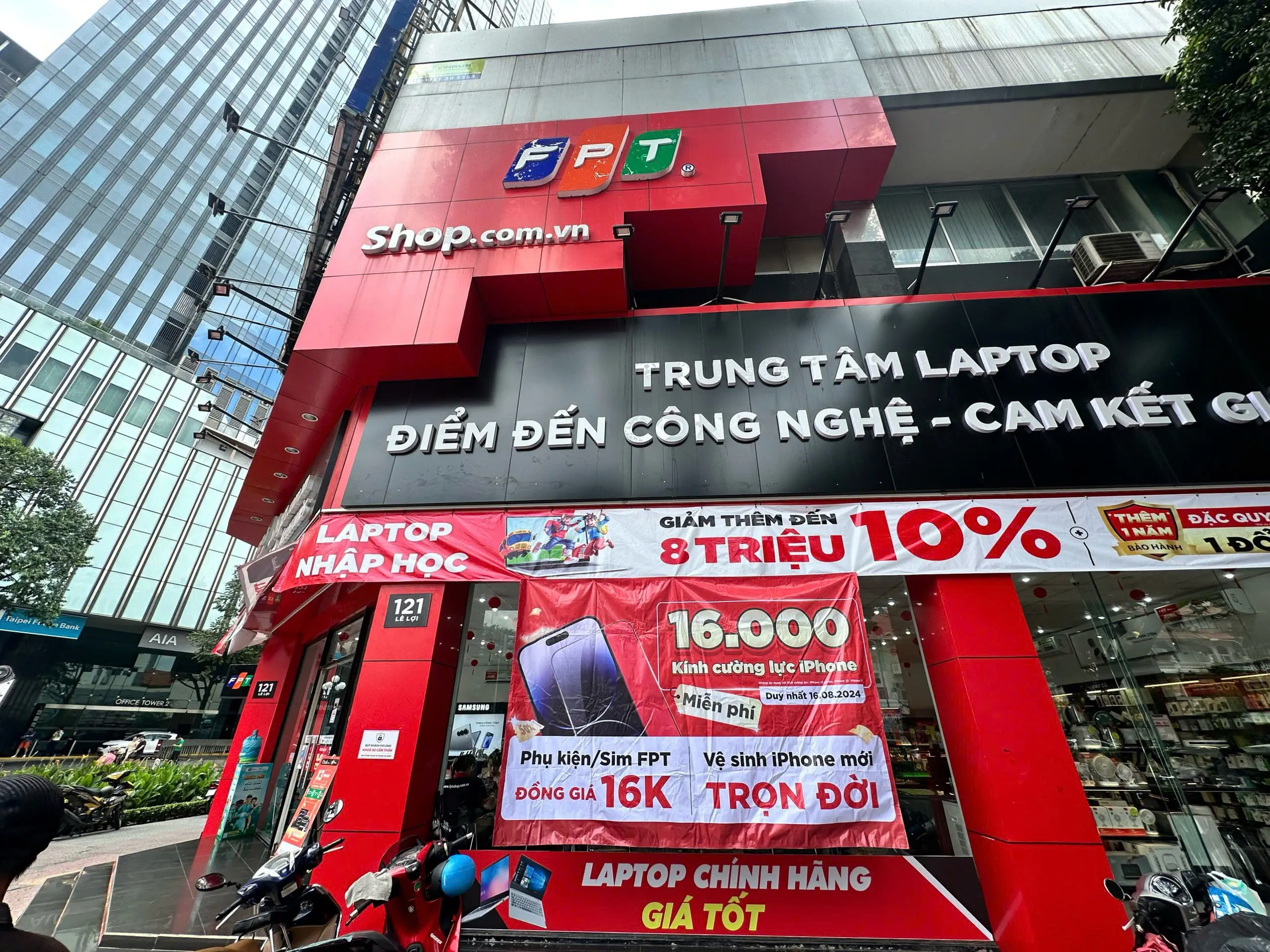 Duy nhất ngày 16/8/2024: FPT Shop và F.Studio by FPT tặng kính cường lực iPhone và nhiều phần quà giá trị