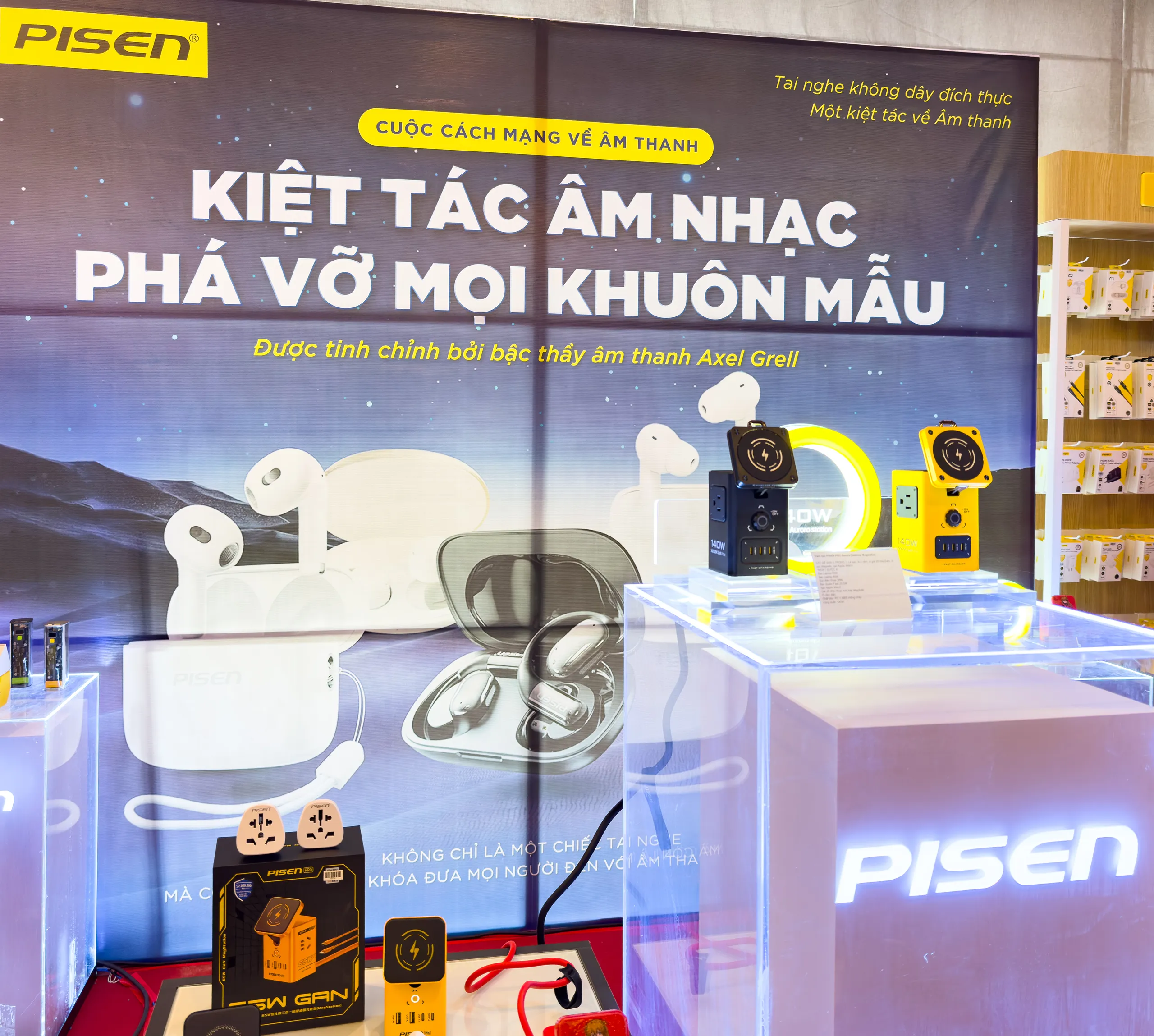 Pisen xuất hiện nổi bật tại sự kiện P.H.E Show 2024 với Trạm sạc Aurora và tai nghe Pisen P2