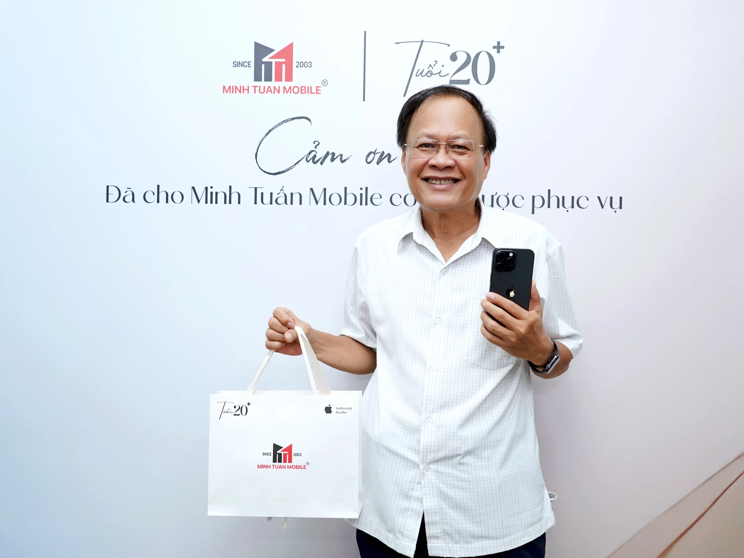 Minh Tuấn Mobile giao thành công hơn 200 iPhone 16 Series VN/A trong đêm mở bán sớm