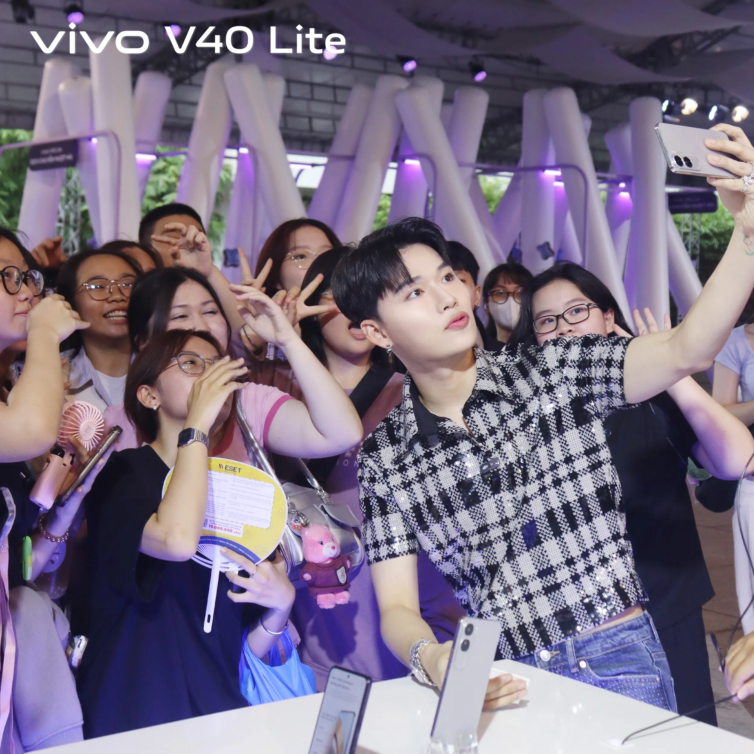 vivo Việt Nam mang trải nghiệm "Bền, mượt, vượt thời gian" của vivo V40 Lite đến với hàng ngàn người dùng