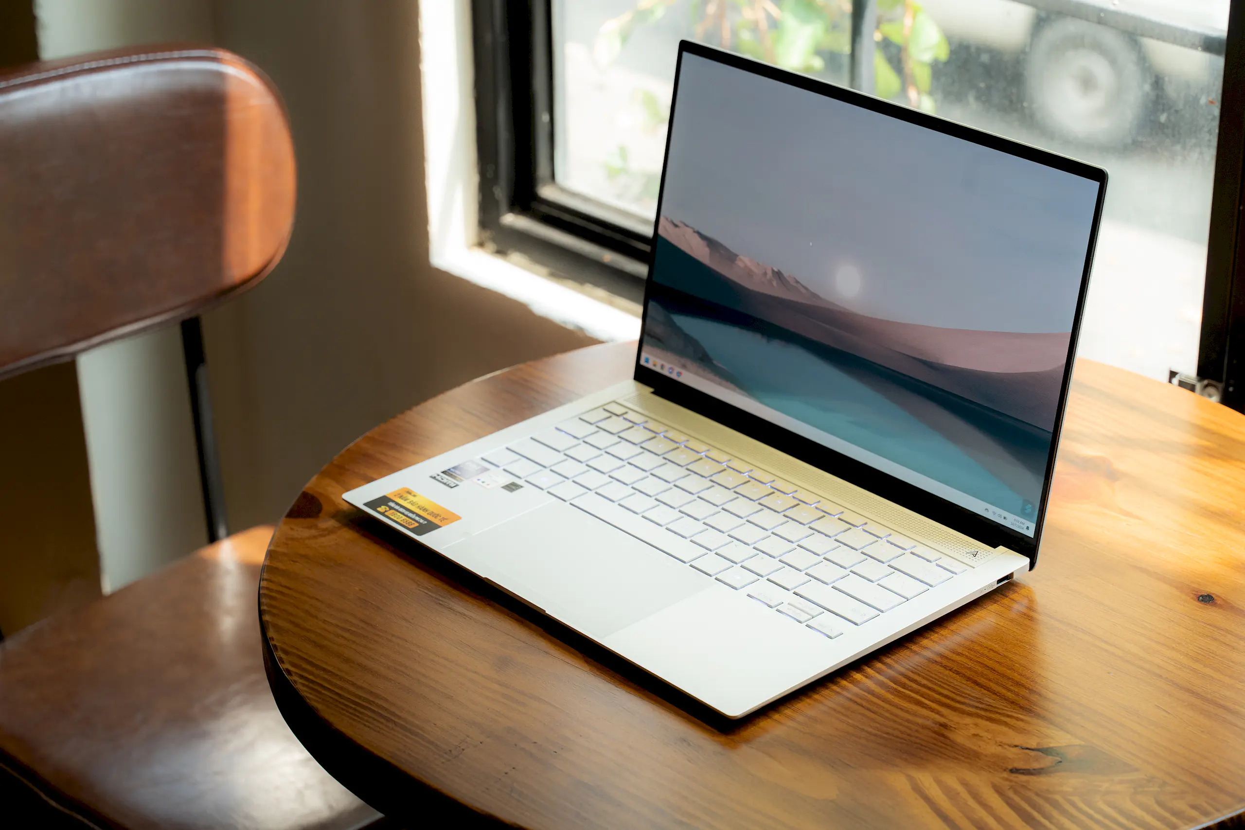 Zenbook S 14 chính thức ra mắt tại Việt Nam: Laptop AI Intel Copilot+ PC đầu tiên