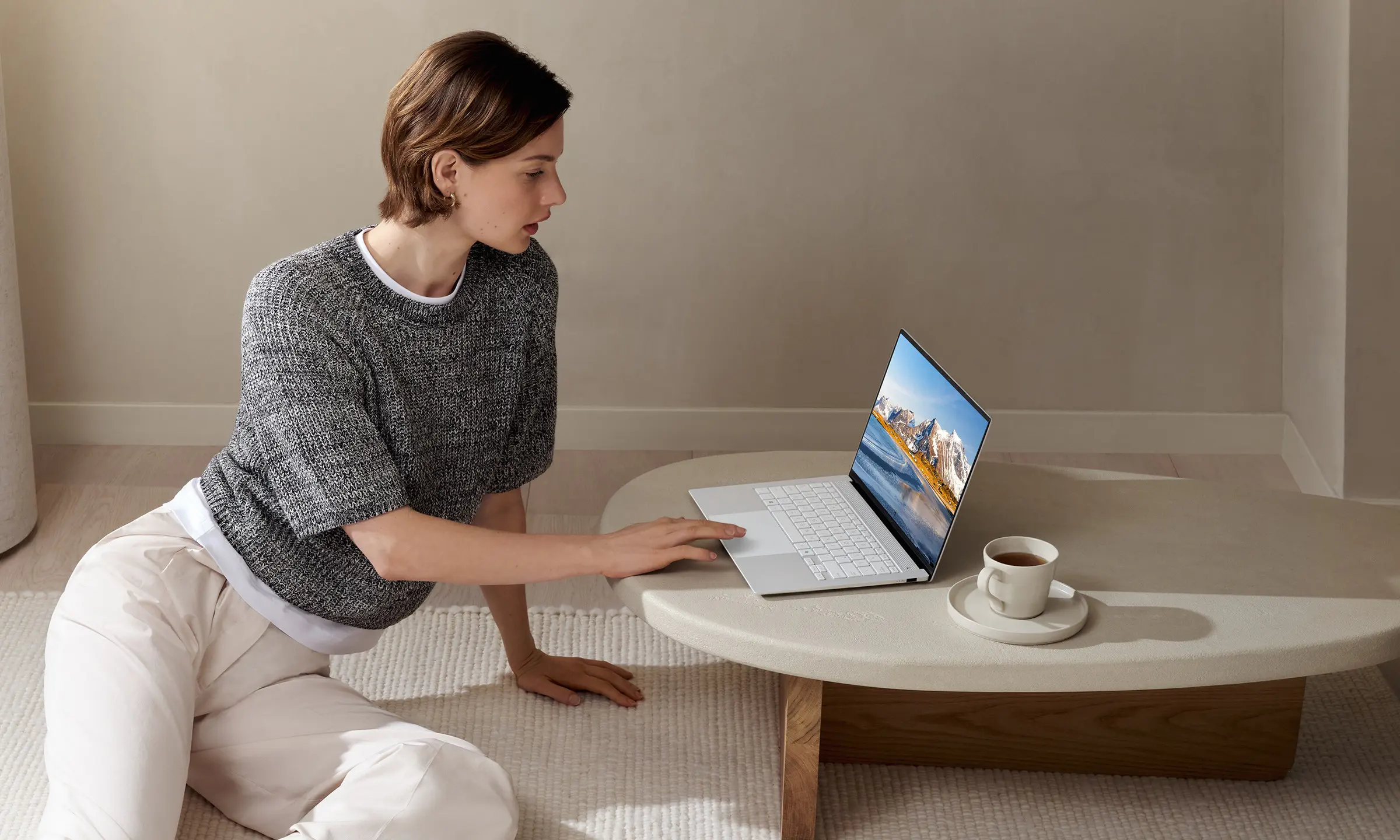 Zenbook S 14 chính thức ra mắt tại Việt Nam: Laptop AI Intel Copilot+ PC đầu tiên