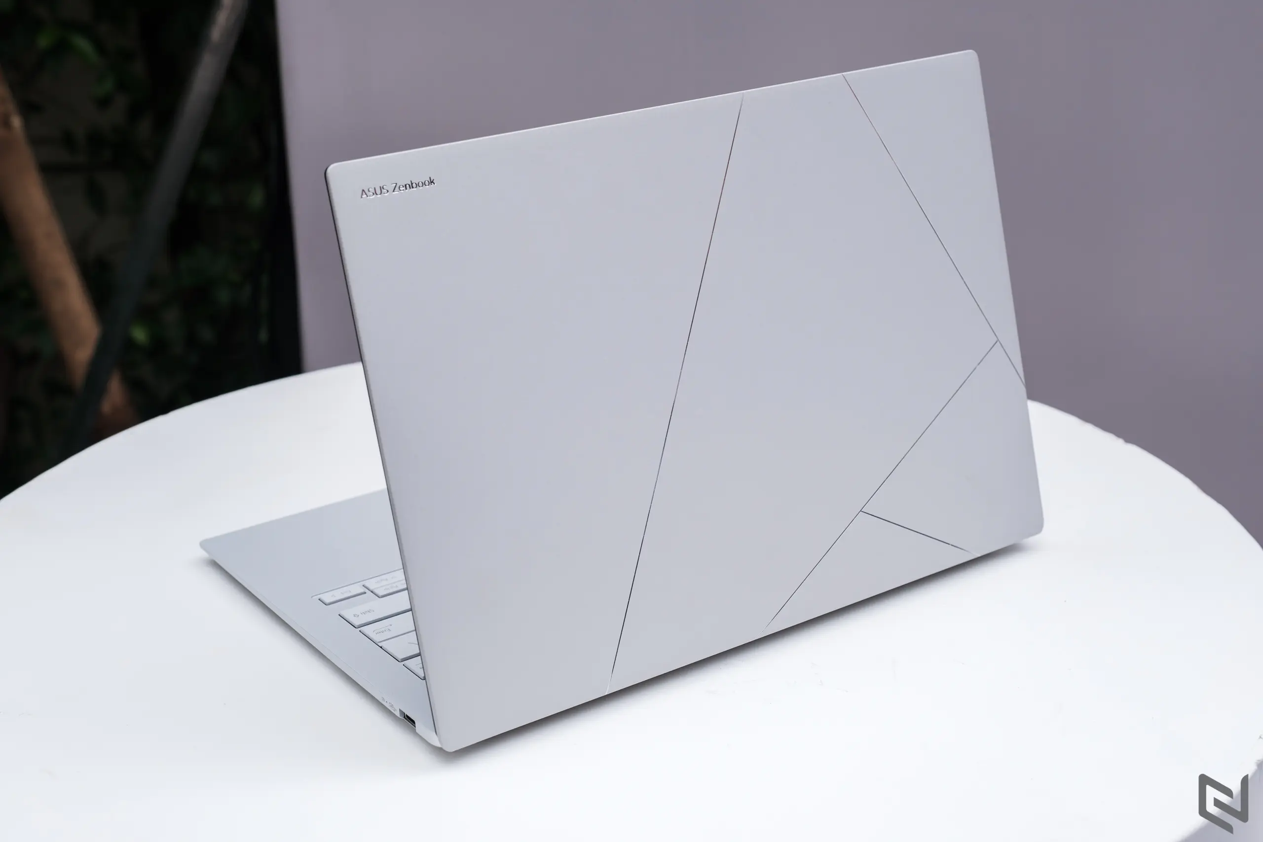 Trên tay ASUS Zenbook S 14: Siêu mỏng, mạnh mẽ với Intel Copilot+ PC