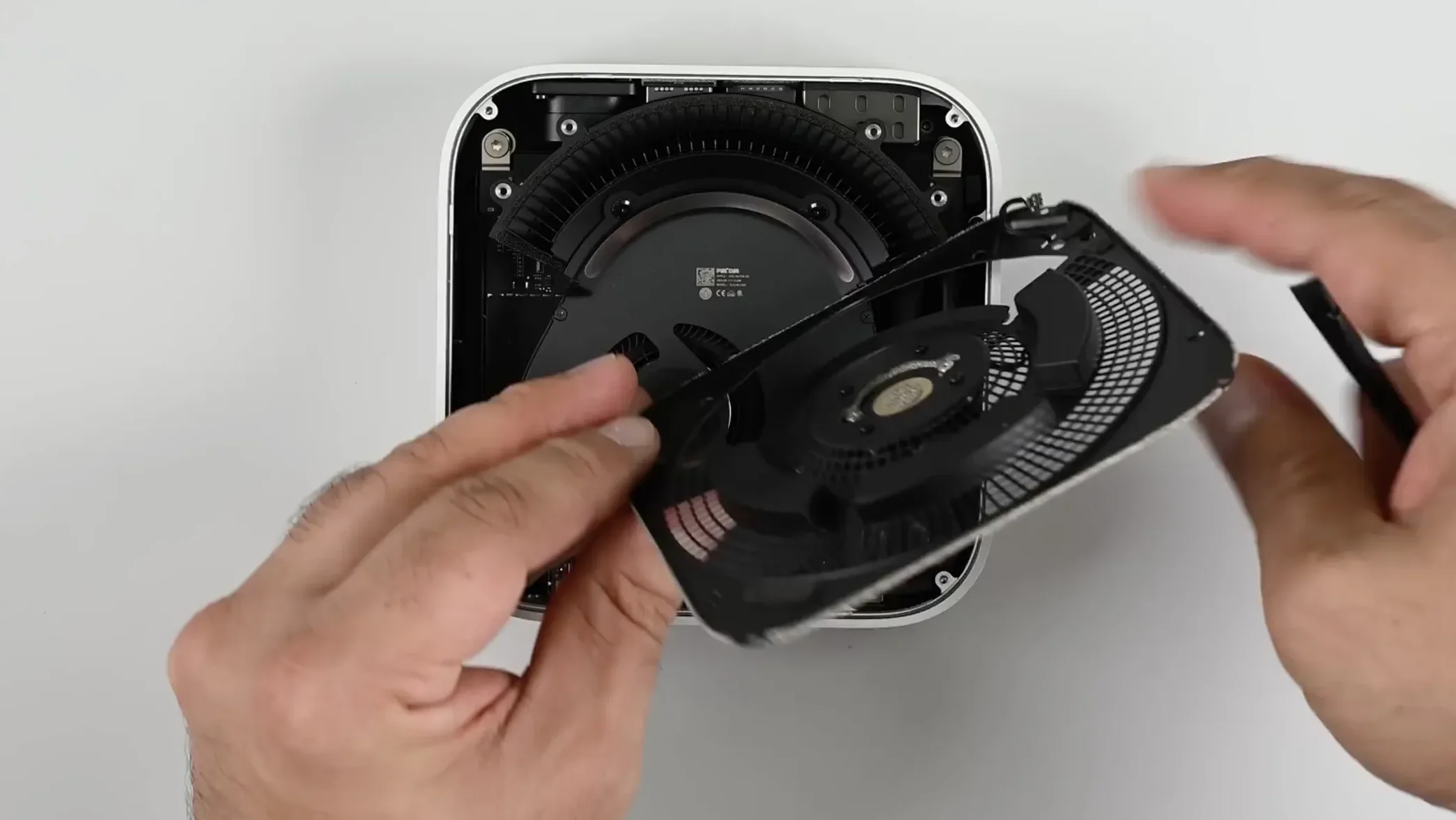 iFixit tháo tung Mac mini M4, đánh giá “tương lai sửa chữa sáng sủa” dù thiết kế siêu gọn