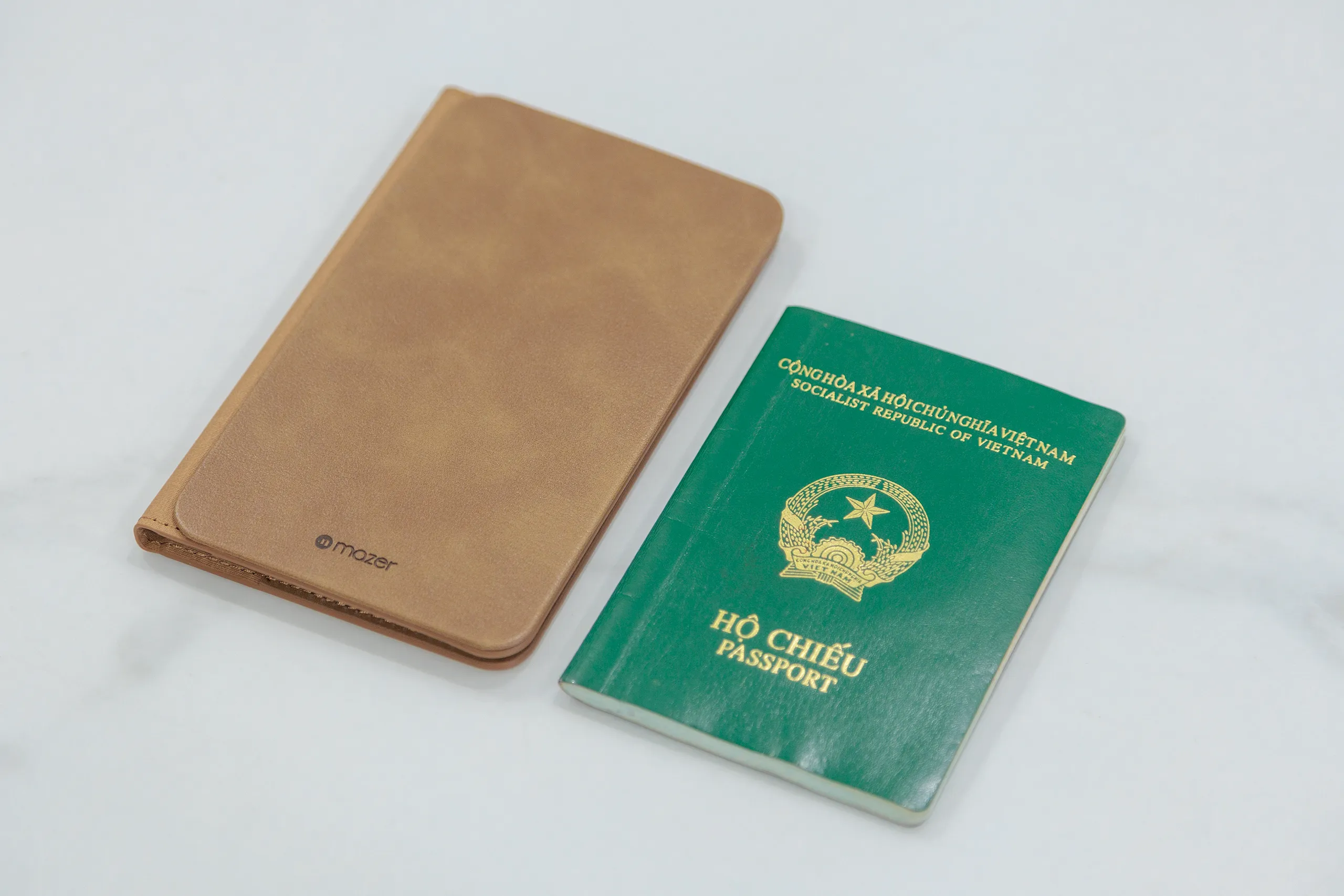 Trên tay Bao da hộ chiếu Mazer 1 Tag Passport: Phụ kiện không thể thiếu cho người hay di chuyển