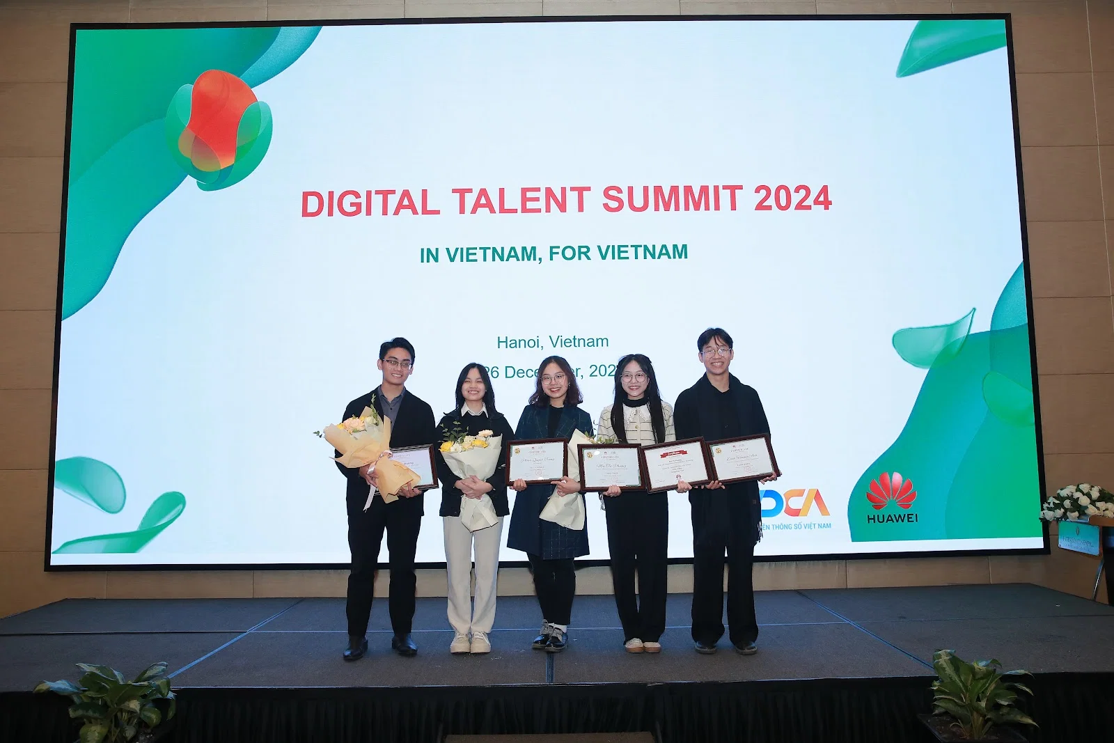 Huawei Việt Nam vinh danh các tài năng công nghệ trẻ tại Vietnam Digital Talents Summit 2024