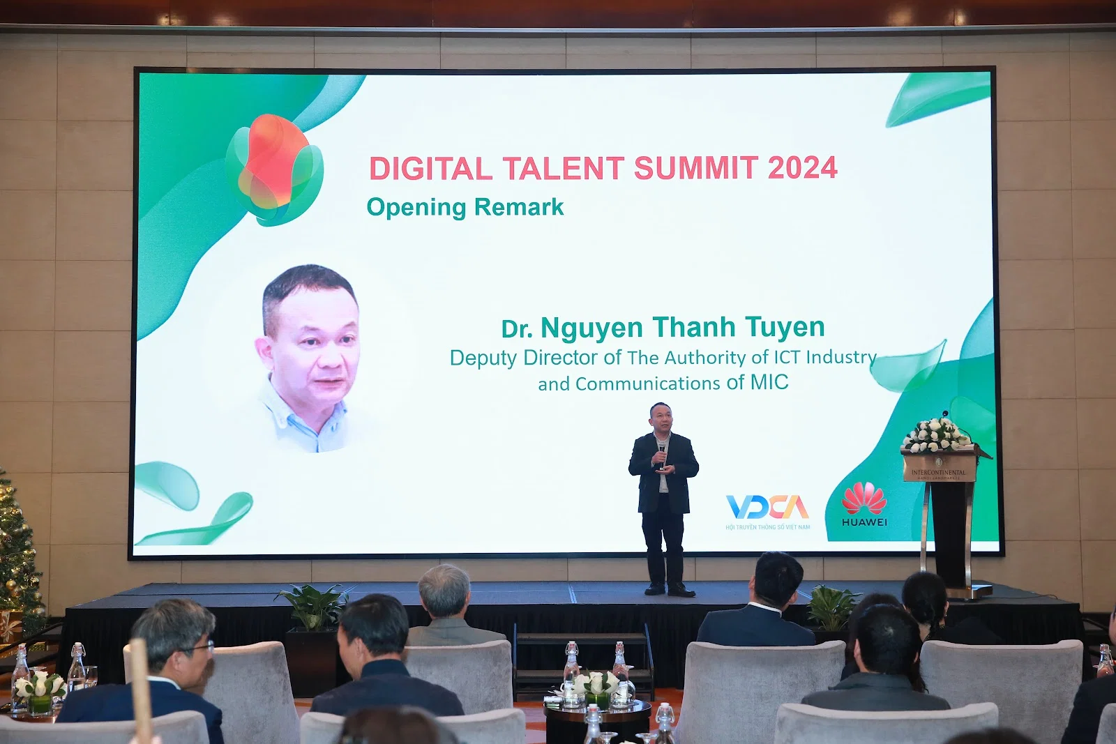 Huawei Việt Nam vinh danh các tài năng công nghệ trẻ tại Vietnam Digital Talents Summit 2024