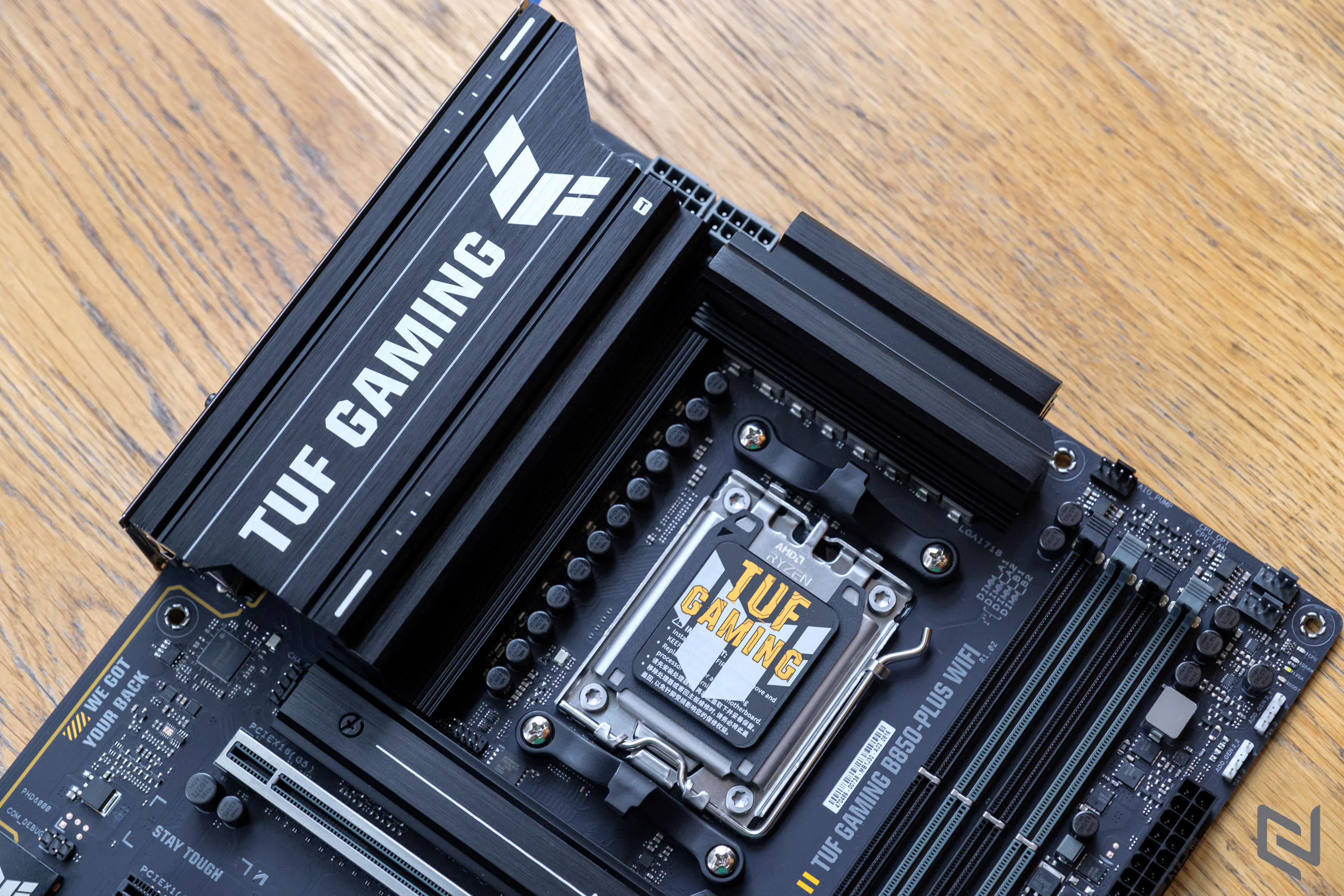 Trên tay mainboard ASUS TUF Gaming B850-Plus WiFi: Sức mạnh và độ bền ẩn sau thiết kế chuẩn gaming