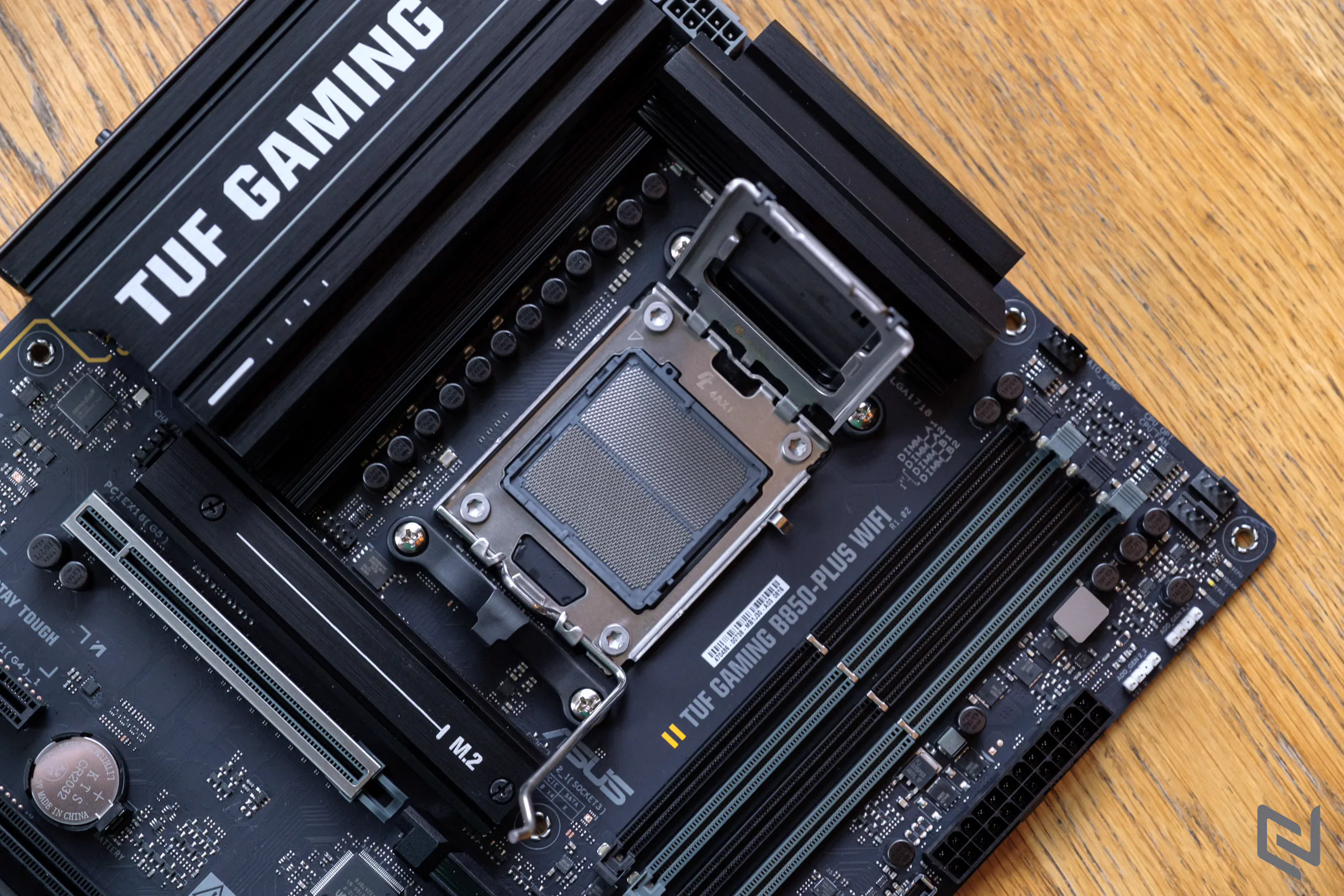Trên tay mainboard ASUS TUF Gaming B850-Plus WiFi: Sức mạnh và độ bền ẩn sau thiết kế chuẩn gaming