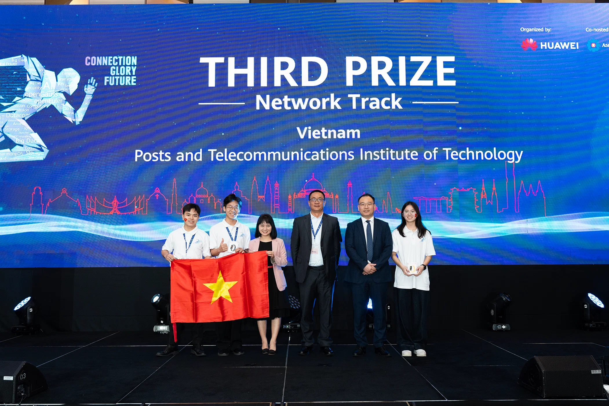 Sinh viên Việt Nam đại thắng tại cuộc thi Huawei ICT Competition 2024 - 2025 khu vực châu Á - Thái Bình Dương