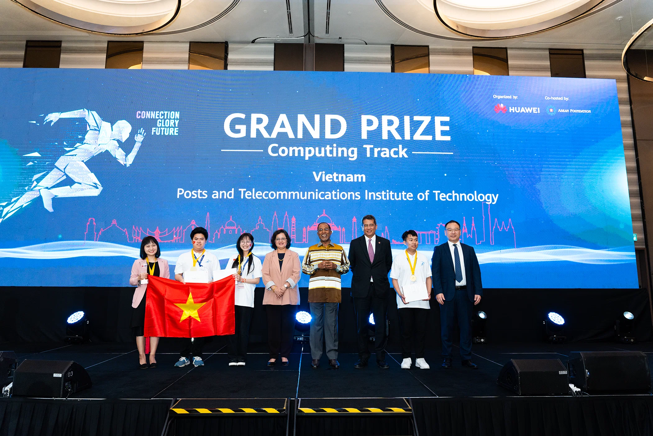 Sinh viên Việt Nam đại thắng tại cuộc thi Huawei ICT Competition 2024 - 2025 khu vực châu Á - Thái Bình Dương