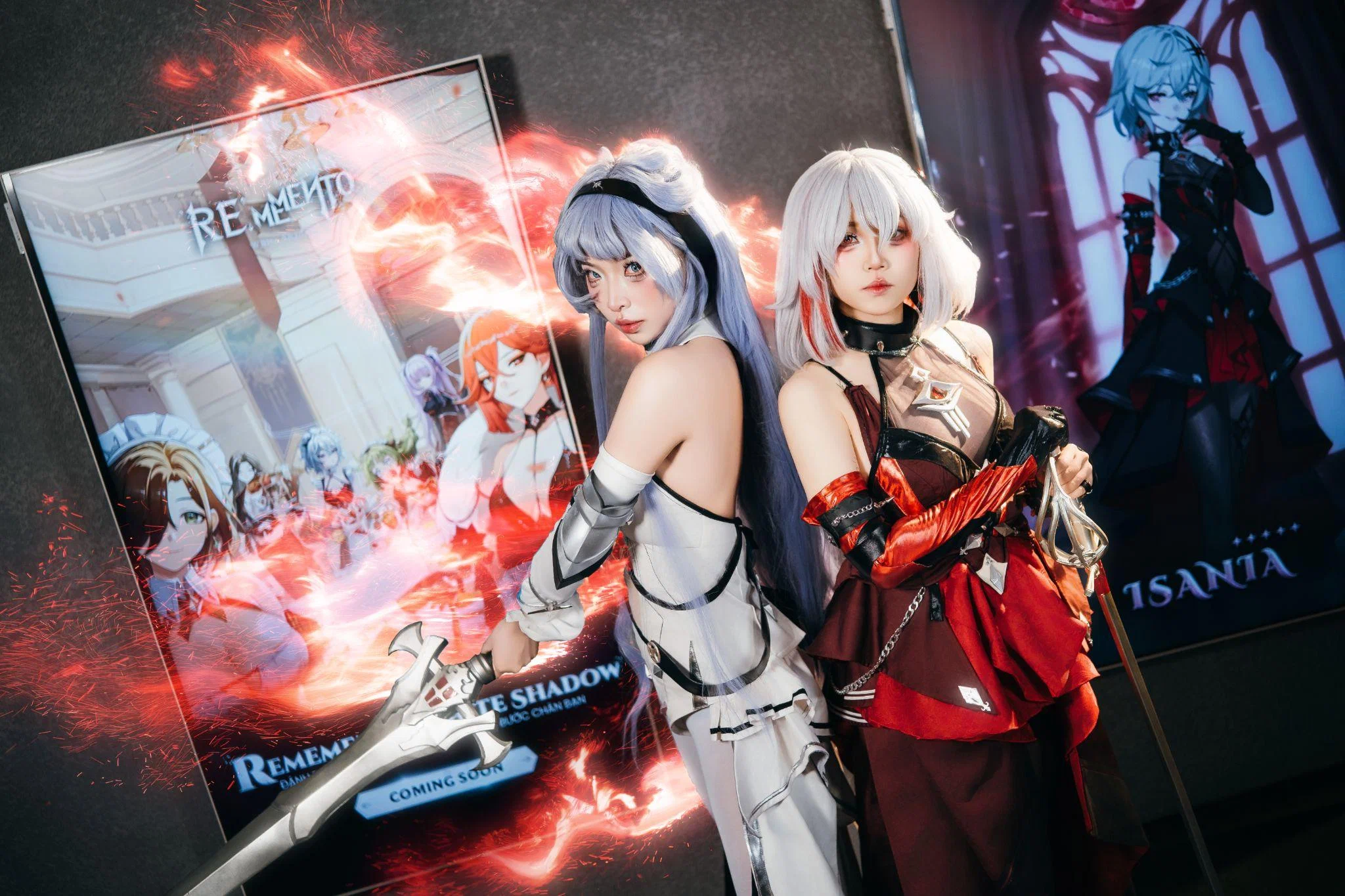 Cosplayer tái hiện ấn tượng nhân vật trong Rememento: White Shadow tại sự kiện ra mắt của VNGGames