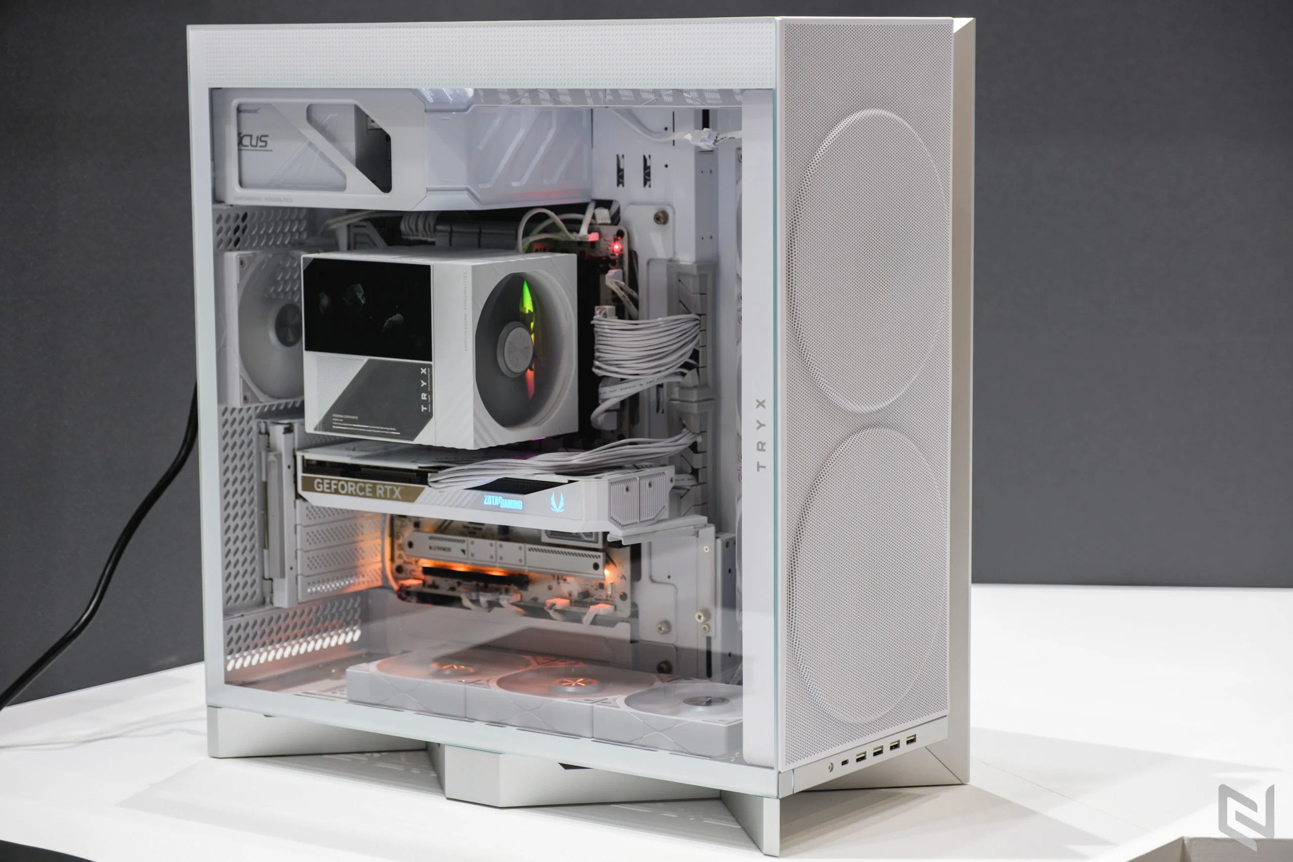 TRYX mang loạt tản nhiệt, vỏ máy độc đáo đến COMPUTEX 2025