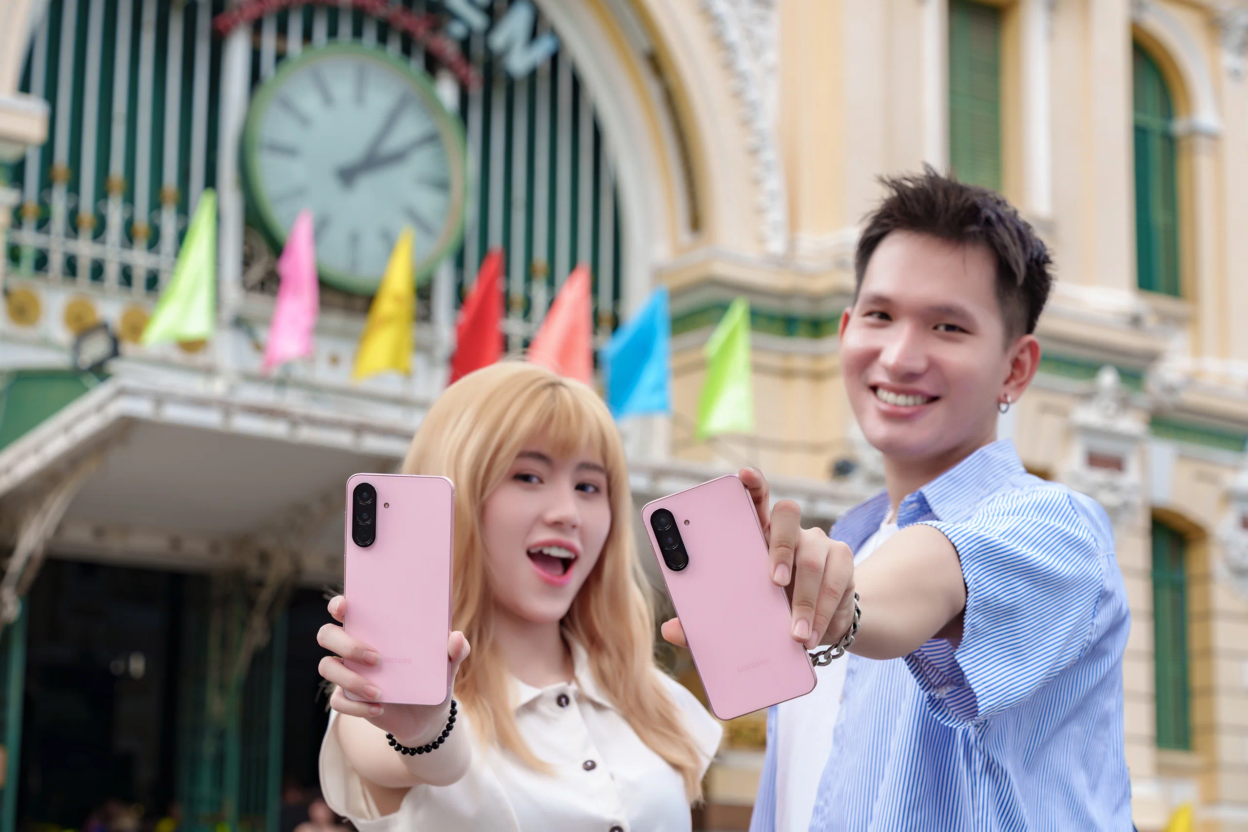 Samsung ra mắt Galaxy A56 5G Hồng: Meet & Greet cùng HIEUTHUHAI để trải nghiệm loạt tính năng AI ấn tượng