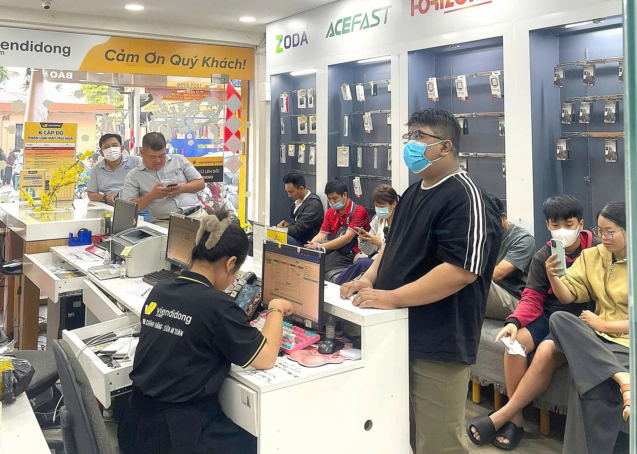 Đồ công nghệ cũ lên ngôi: Trải nghiệm sản phẩm tốt, giá siêu tiết kiệm tại Viện Di Động