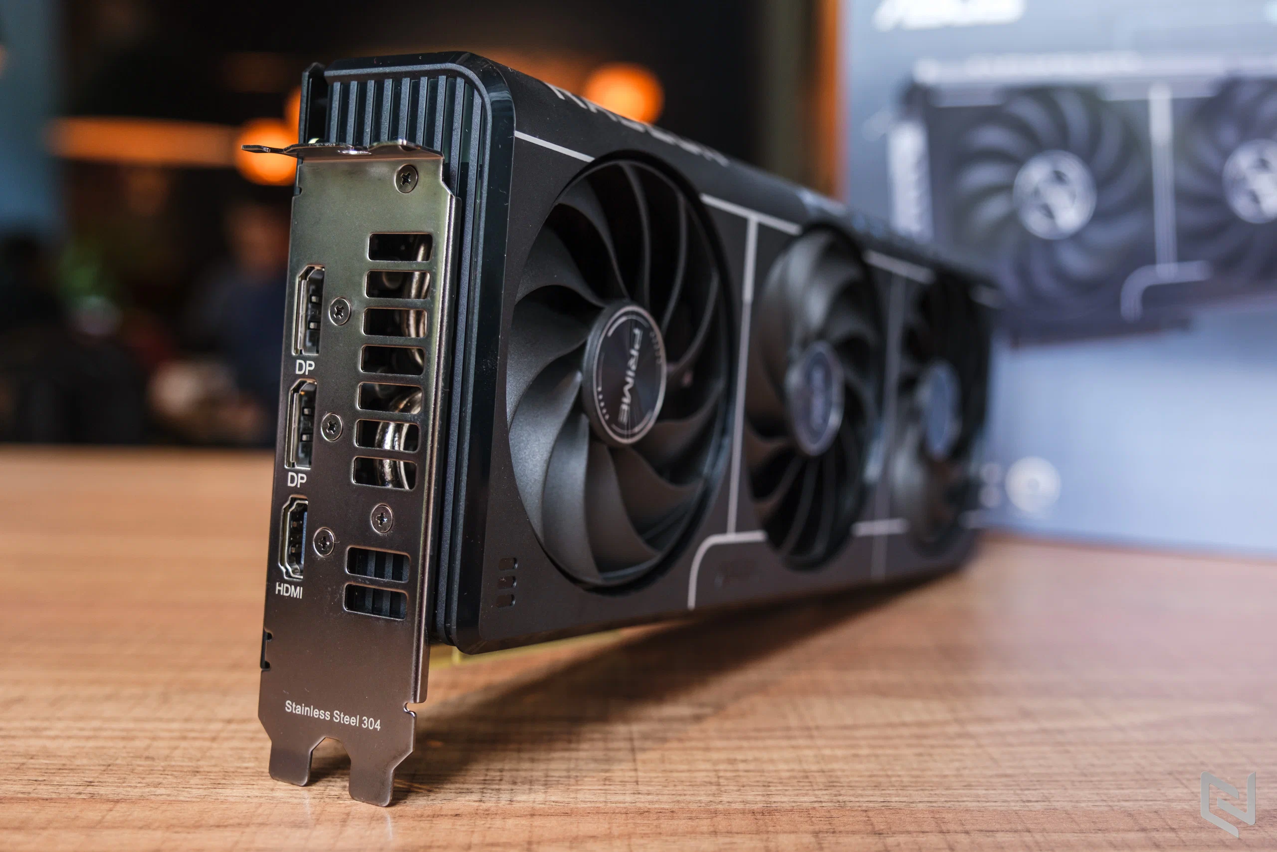 Trên tay ASUS Prime RX 9060 XT: Thiết kế tối giản, VRAM 16 GB, hiệu năng cân RTX 5060 Ti