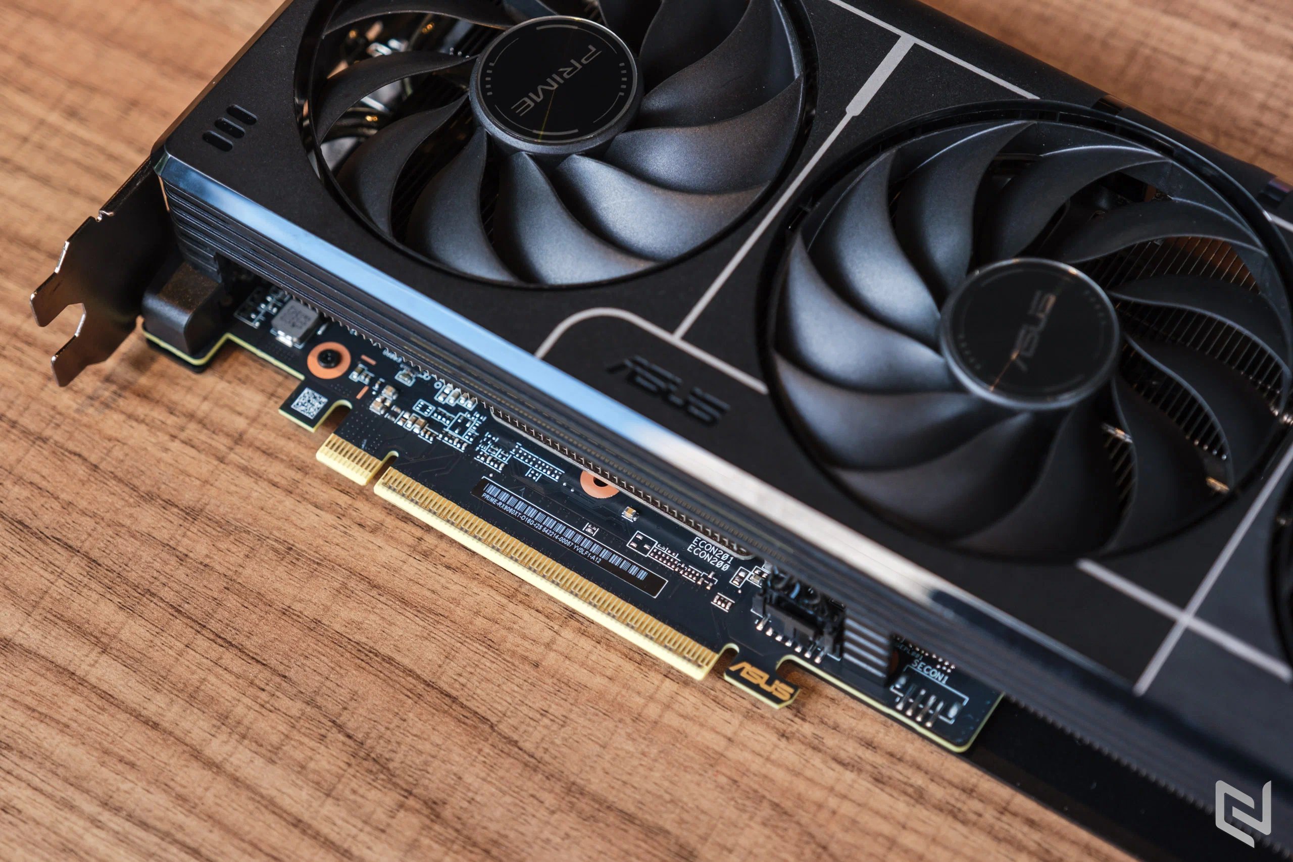 Trên tay ASUS Prime RX 9060 XT: Thiết kế tối giản, VRAM 16 GB, hiệu năng cân RTX 5060 Ti